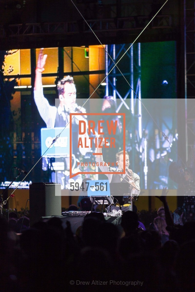 Performance By DJ Cory Live!, UCSF Medical Center HARD HAT WALK & LIGHTS ON FESTIVAL, US, September 6th, 2014,Drew Altizer, Drew Altizer Photography, full-service agency, private events, San Francisco photographer, photographer california