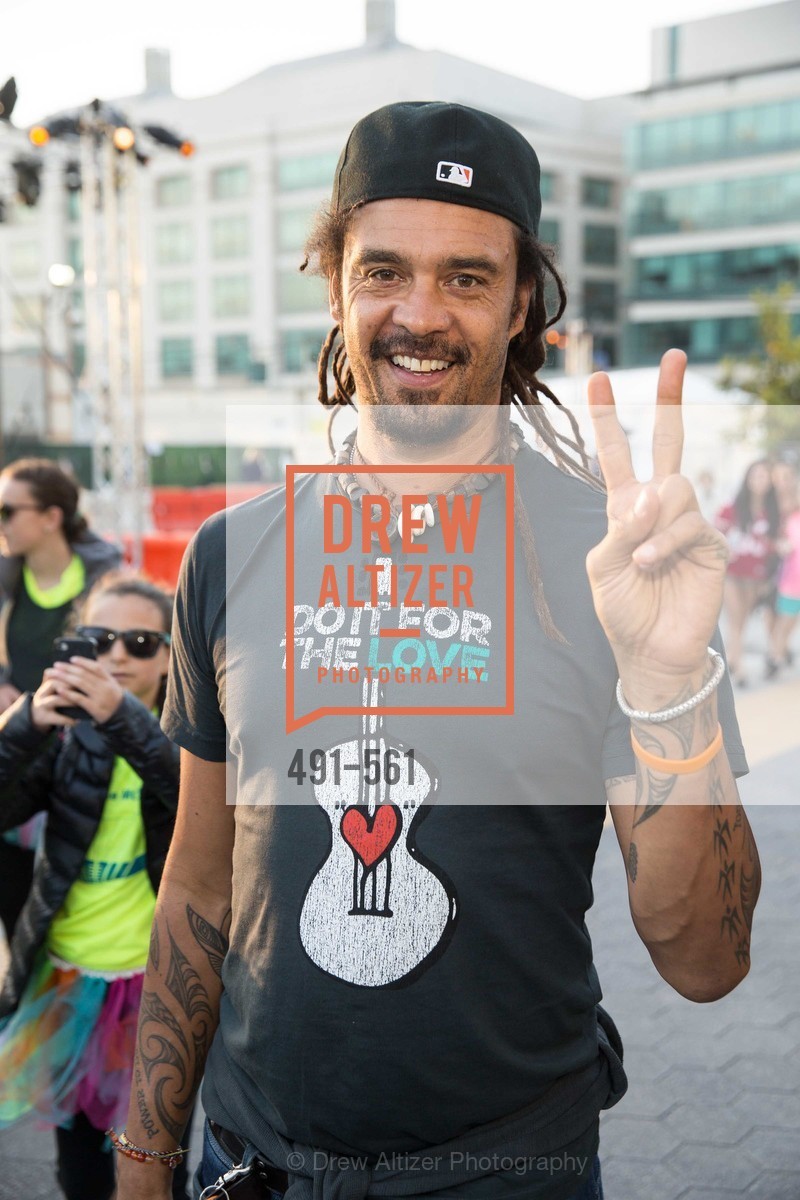Michael Franti, UCSF Medical Center HARD HAT WALK & LIGHTS ON FESTIVAL, US, Photo #491-561 Michael Franti, Photo #491-561