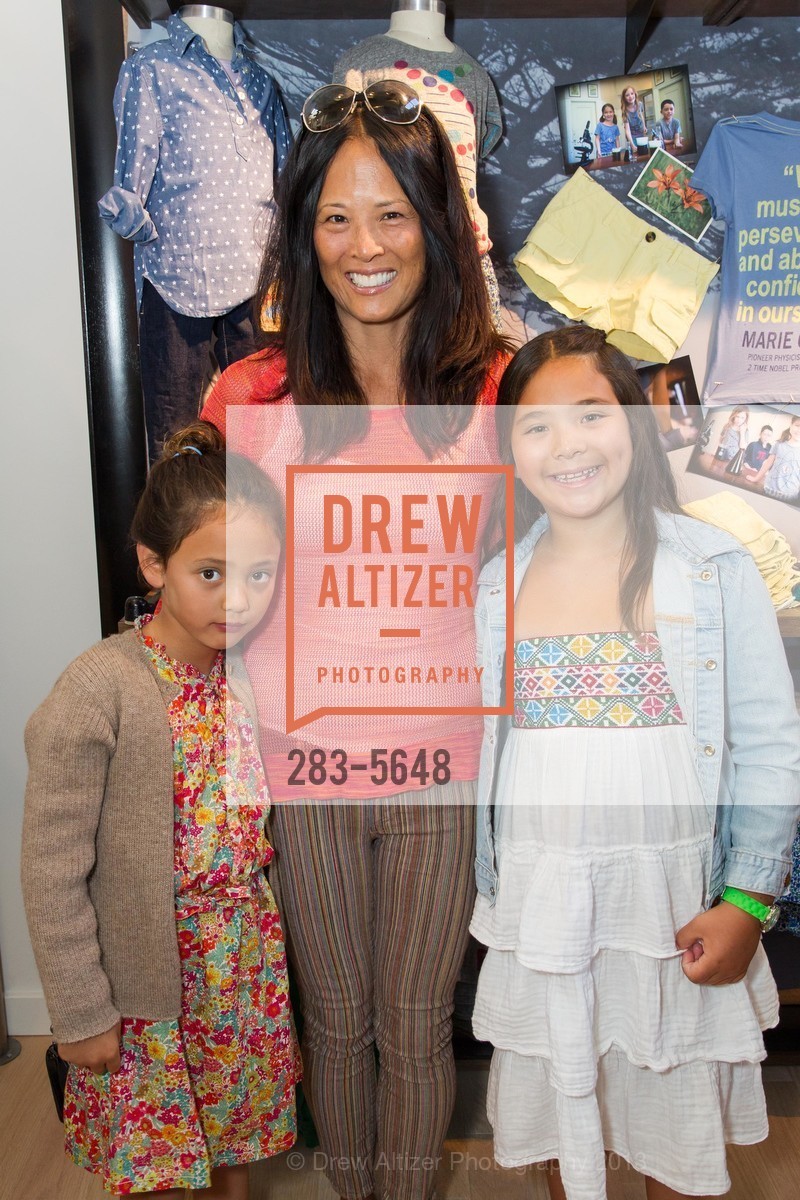 Dylan Alpert, Lisa Wing, Kaia Alpert, PEEK Kids on Chestnut, US, July 31st, 2013, Photo #283-5648 Dylan Alpert, Lisa Wing, Kaia Alpert, Photo #283-5648