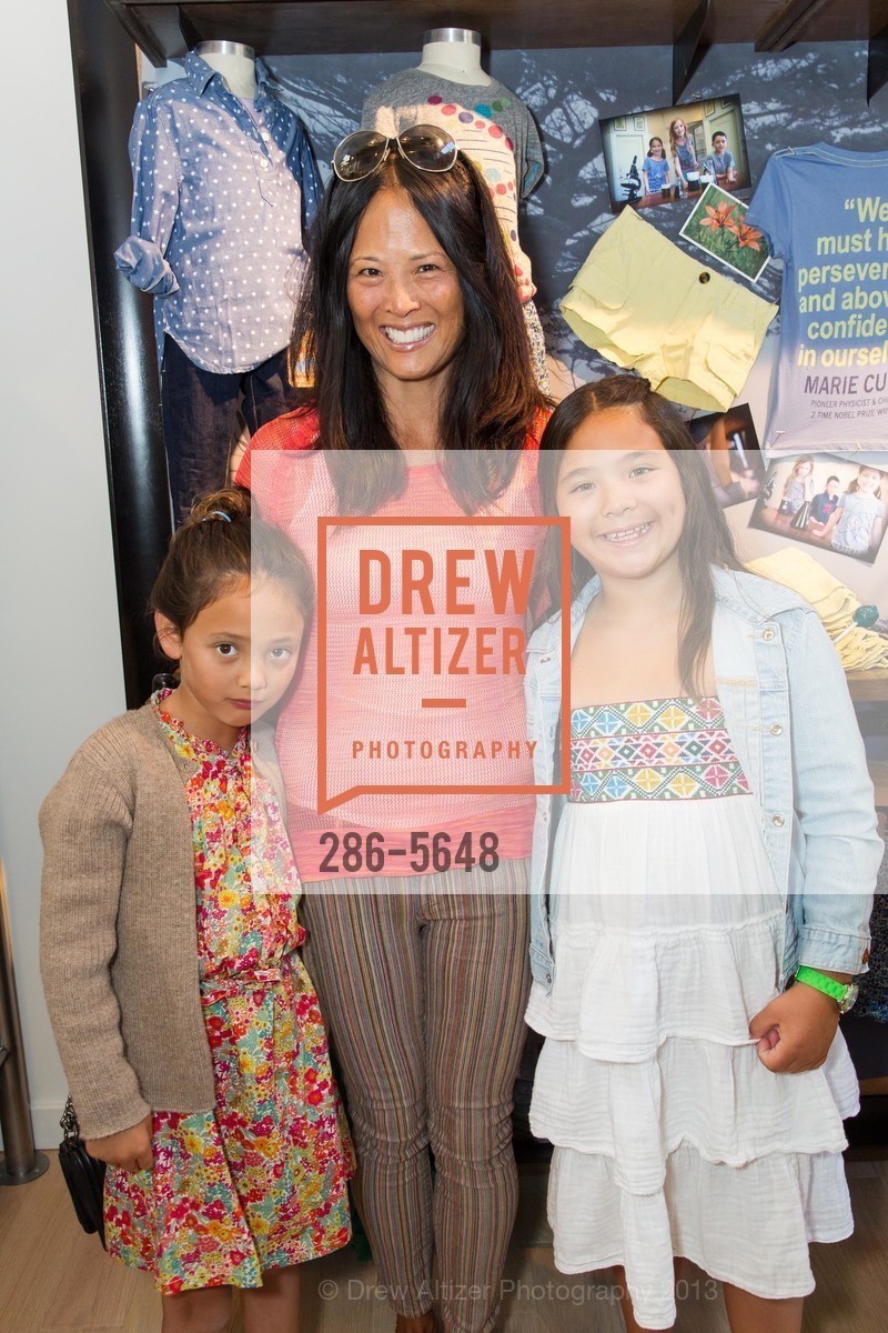 Dylan Alpert, Lisa Wing, Kaia Alpert, PEEK Kids on Chestnut, US, July 31st, 2013, Photo #286-5648 Dylan Alpert, Lisa Wing, Kaia Alpert, Photo #286-5648