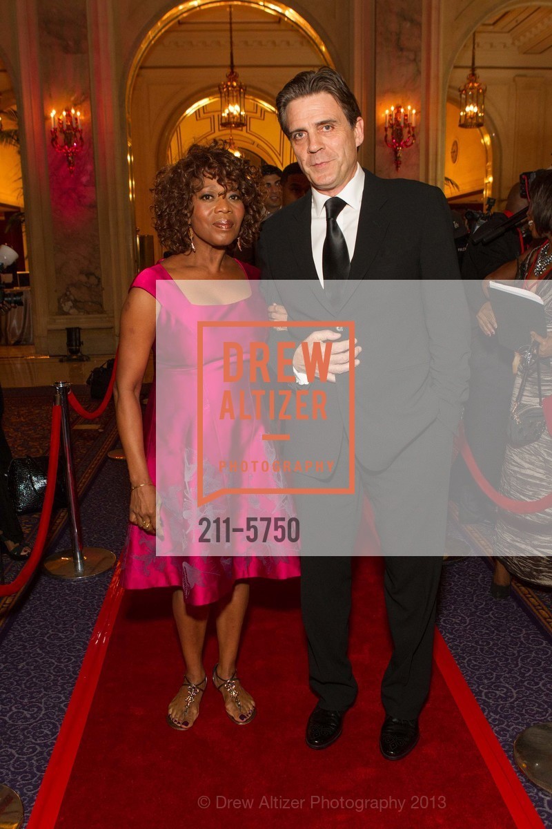 Alfre Woodard, Roderick Spencer, 8th Annual MoAD Gala: The World's Canvas, US, October 12th, 2013, Photo #211-5750 Alfre Woodard, Roderick Spencer, Photo #211-5750