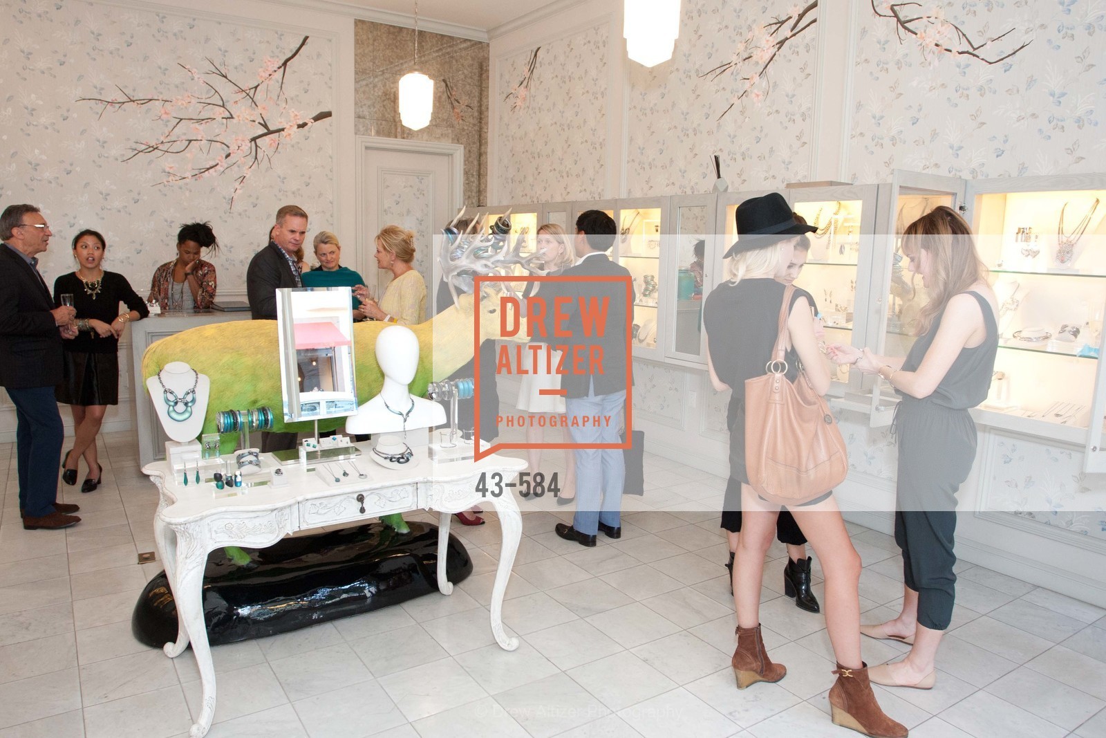 Atmosphere, Alexis Bittar Event; Support of the San Francisco Fall Antique Show Benefitting Enterprise for High School Students Francisco Fall Antique Show, benefiting Enterprise for High School Students, US, October 2nd, 2014,Drew Altizer, Drew Altizer Photography, full-service agency, private events, San Francisco photographer, photographer california