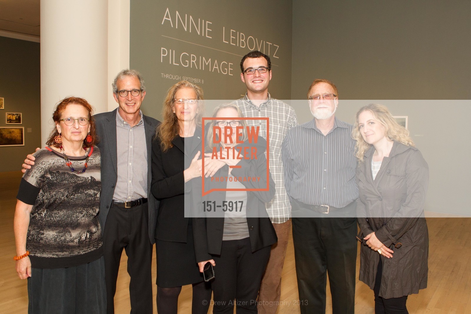 Susan Leibowitz Steinman, Mark Goodwin, Annie Leibowitz, Paula Leibowitz Goodwin, Graham Goodwin, Arnie Steinman, Jennifer Steinman, Photo #151-5917