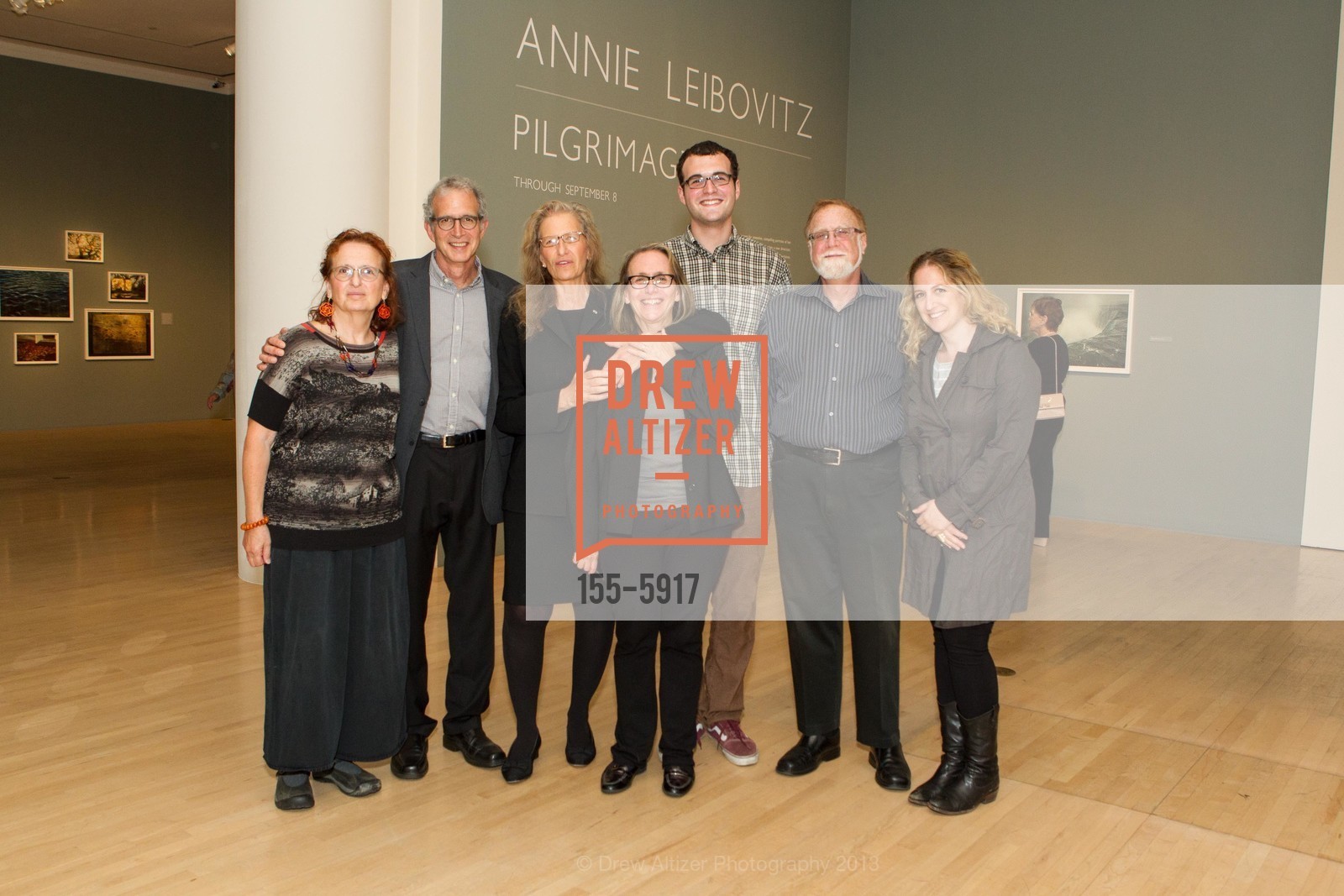 Susan Leibowitz Steinman, Mark Goodwin, Annie Leibowitz, Paula Leibowitz Goodwin, Graham Goodwin, Arnie Steinman, Jennifer Steinman, SAN JOSE MUSEUM OF ART Opening Reception for Annie Leibovitz Exhibit, US, June 5th, 2013, Photo #155-5917 Susan Leibowitz Steinman, Mark Goodwin, Annie Leibowitz, Paula Leibowitz Goodwin, Graham Goodwin, Arnie Steinman, Jennifer Steinman, Photo #155-5917