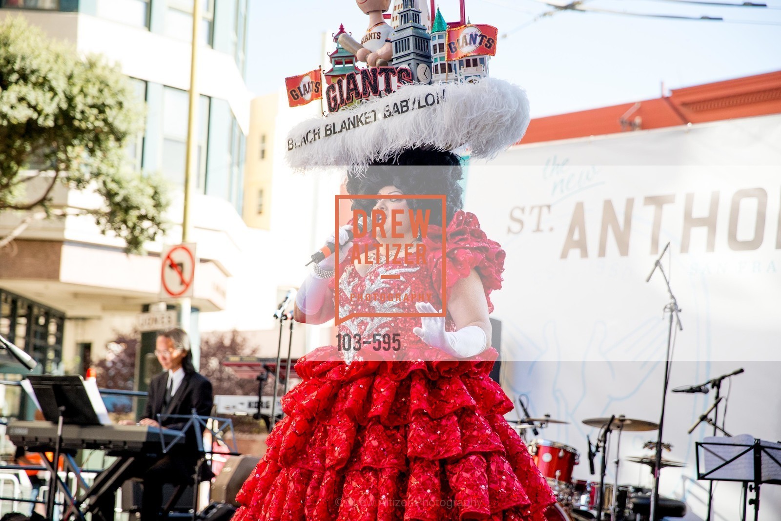 Beach Blanket Babylon, Photo #103-595
