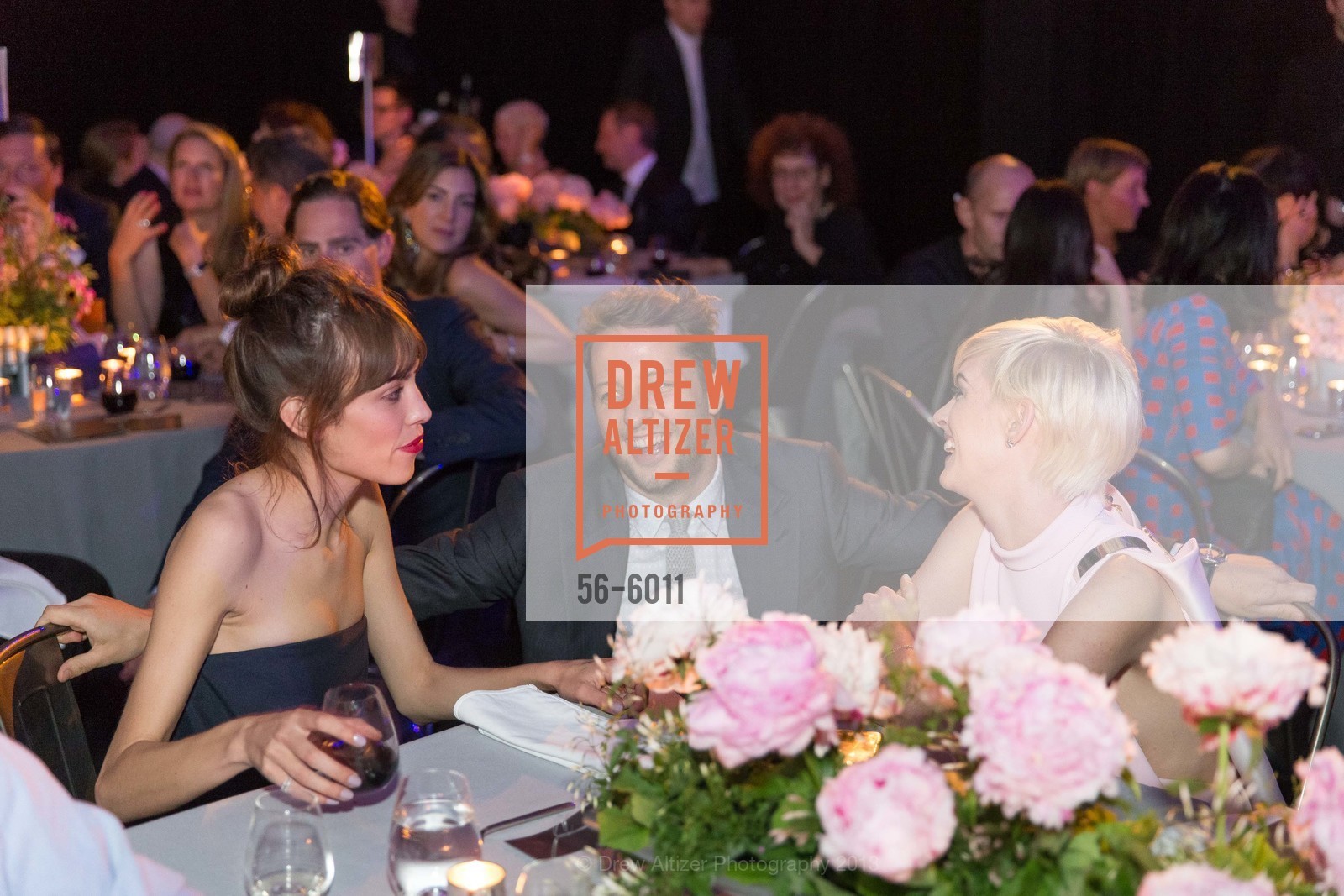 Alexa Chung, Derek Blasberg, Anne Hathaway, Tate Americas Foundation Artists Dinner, US, May 8th, 2013, Photo #56-6011 Alexa Chung, Derek Blasberg, Anne Hathaway, Photo #56-6011
