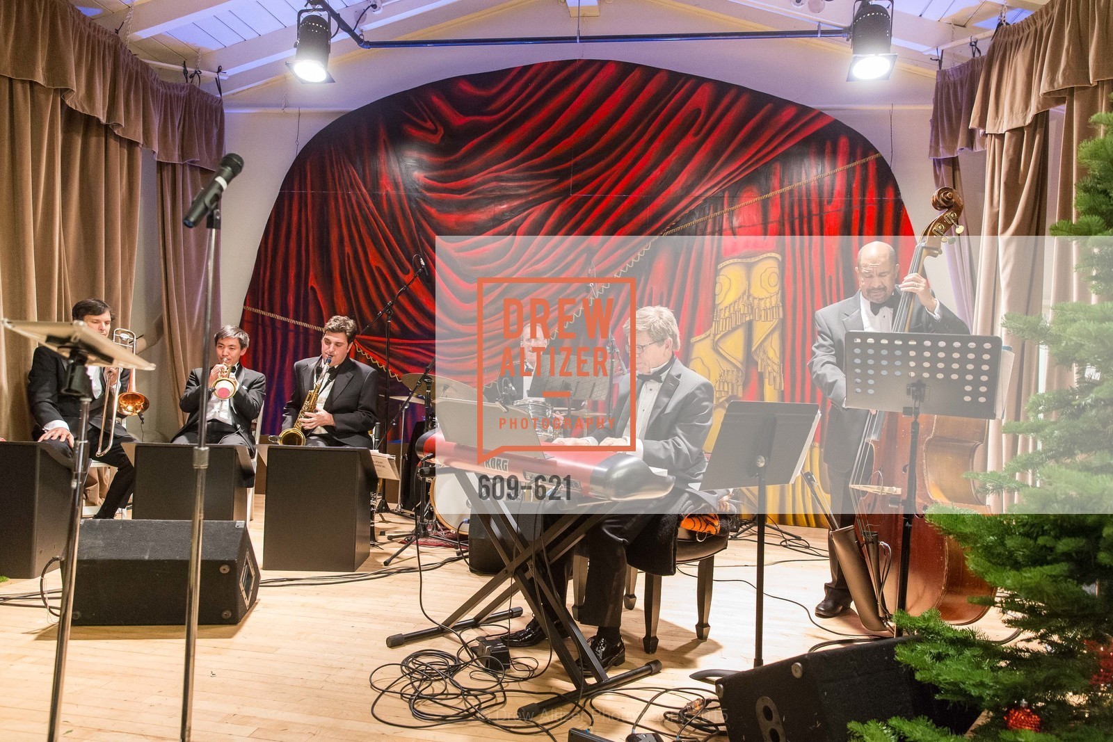 Performance, Children of Shelters' Jingle and Mingle, Golden Gate Club. 135 Fisher Loop, December 3rd, 2015,Drew Altizer, Drew Altizer Photography, full-service event agency, private events, San Francisco photographer, photographer California