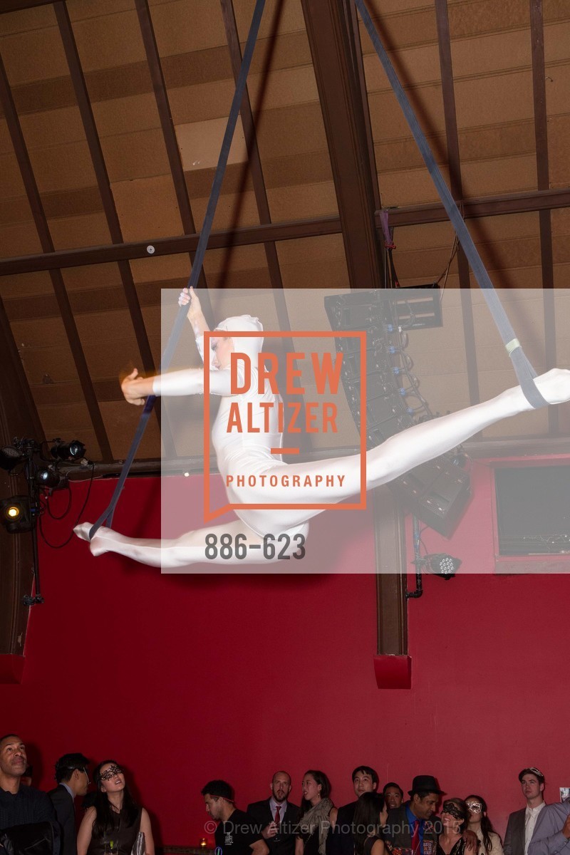 Performance, NerdWallet's Cirque Du Nerd, December 4th, 2015, Photo,Drew Altizer, Drew Altizer Photography, full-service agency, private events, San Francisco photographer, photographer california