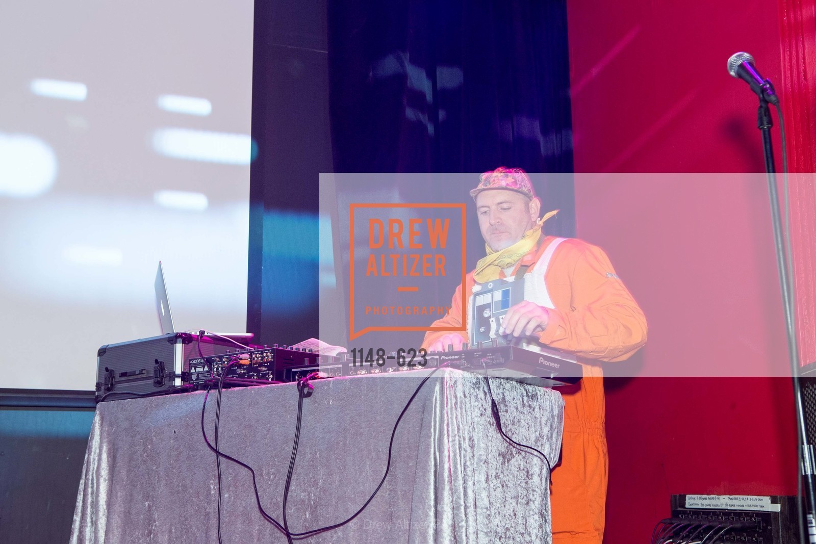 Performance, NerdWallet's Cirque Du Nerd, December 4th, 2015, Photo,Drew Altizer, Drew Altizer Photography, full-service agency, private events, San Francisco photographer, photographer california