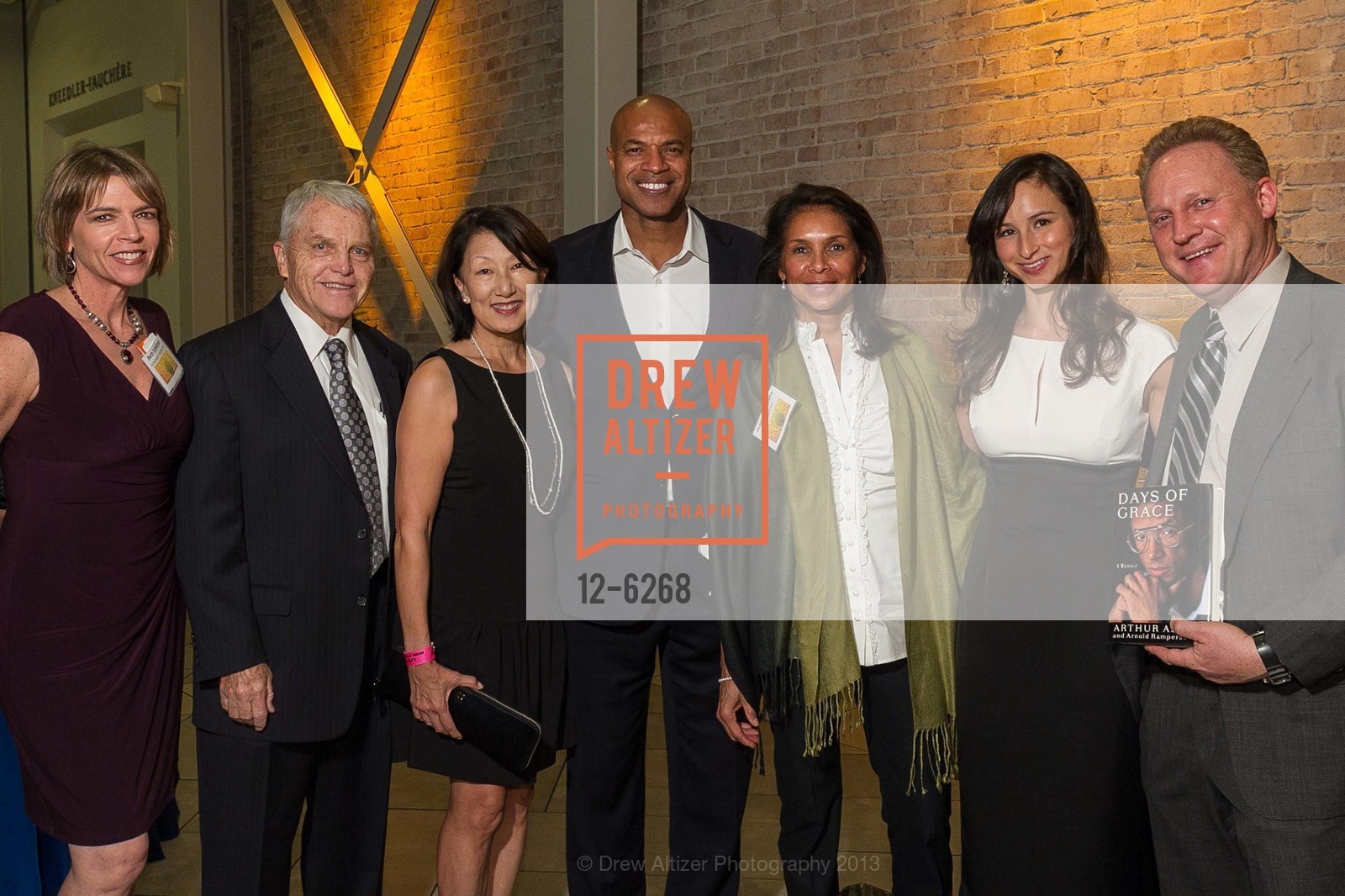 Beth Schnitzer, Lee Callaway, Tami Adachi, Charleston Pierce, Jay Randy Gordon, U.S. TENNIS ASSOCIATION NORTHERN CALIFORNIA Honors Jeanne Moutoussamy-Ashe with Beyond the Baseline Icon Award, US, November 7th, 2013, Photo #12-6268 Beth Schnitzer, Lee Callaway, Tami Adachi, Charleston Pierce, Jay Randy Gordon, Photo #12-6268
