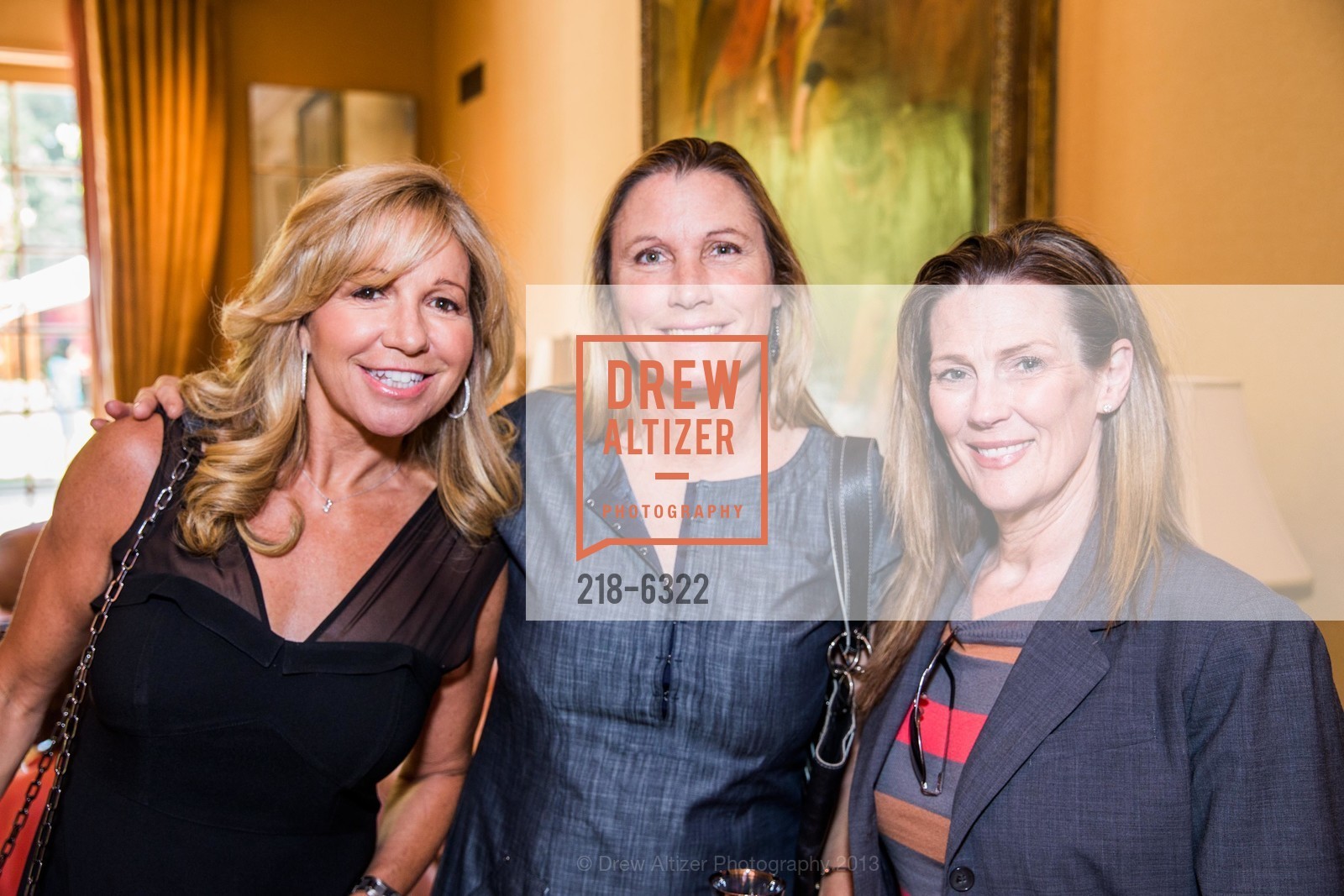 Suki Moore, Kelly Mahoney, Robin Sedgwick, Maria Shriver and Jillian Manus Host ATHERTON LADIES LUNCHEON, US, April 24th, 2013, Photo #218-6322 Suki Moore, Kelly Mahoney, Robin Sedgwick, Photo #218-6322