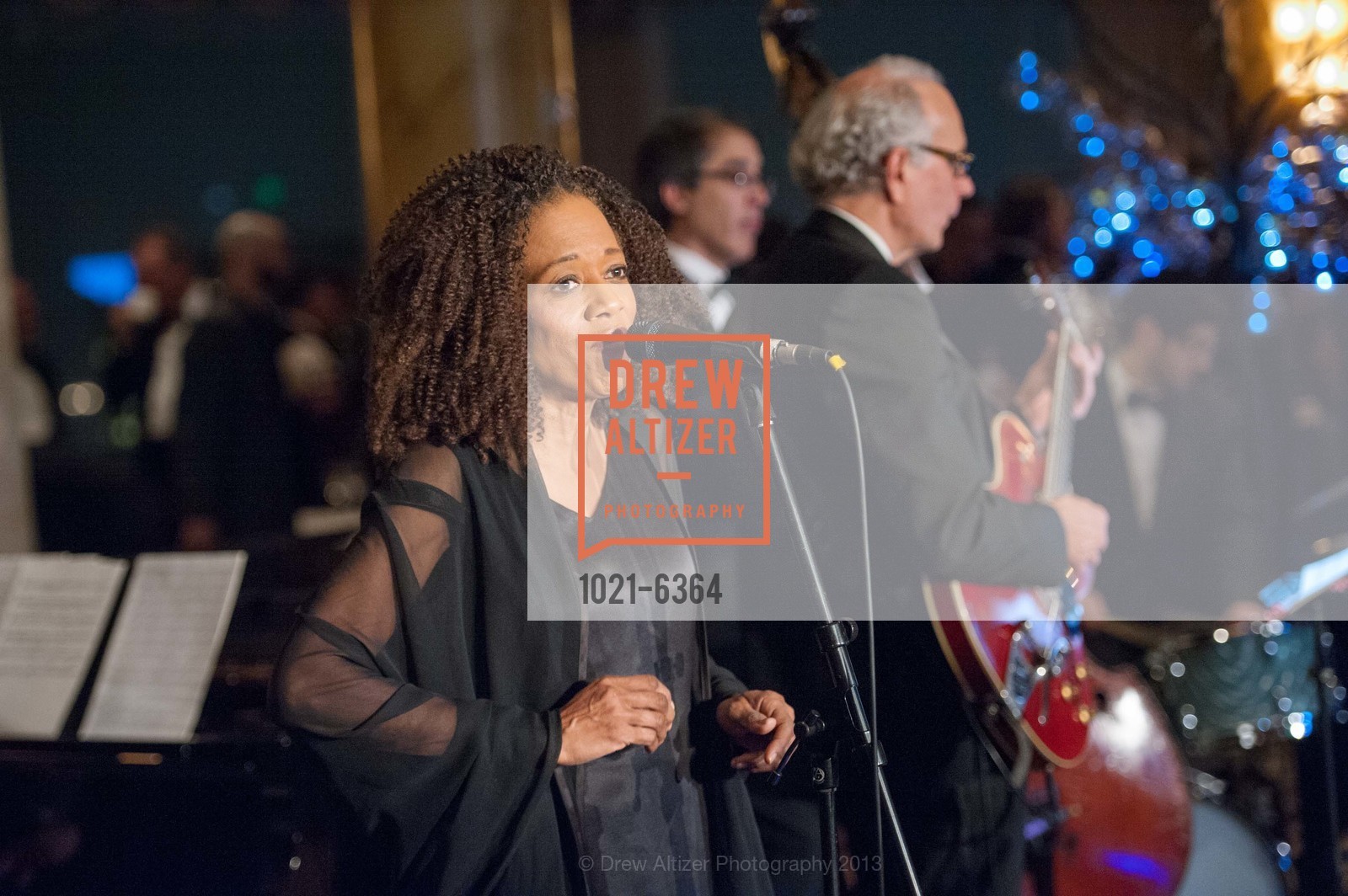 Performance By Paula West, 25th Anniversary Holiday HOB NOB ON THE HILL, US, December 6th, 2013, Photo #1021-6364 Performance By Paula West, Photo #1021-6364
