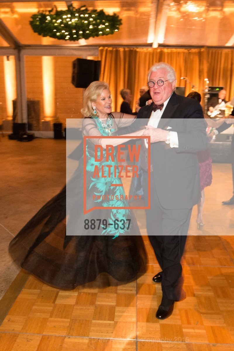 Dede Wilsey, Bob Hill, AN ELEGANT EVENING Presented by the Fine Arts Museums of San Francisco, Legion of Honor, Court of Honor. 100 34th Ave, December 8th, 2015,Drew Altizer, Drew Altizer Photography, full-service event agency, private events, San Francisco photographer, photographer California