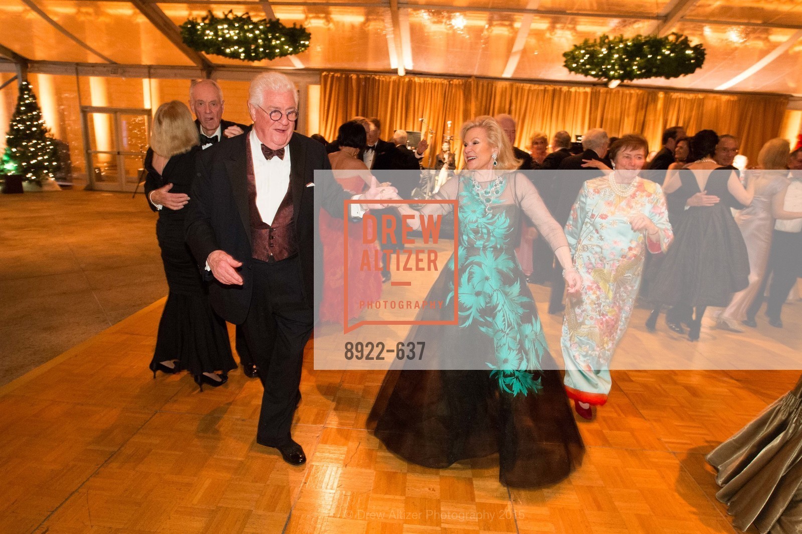 Bob Hill, Dede Wilsey, AN ELEGANT EVENING Presented by the Fine Arts Museums of San Francisco, Legion of Honor, Court of Honor. 100 34th Ave, December 8th, 2015,Drew Altizer, Drew Altizer Photography, full-service event agency, private events, San Francisco photographer, photographer California