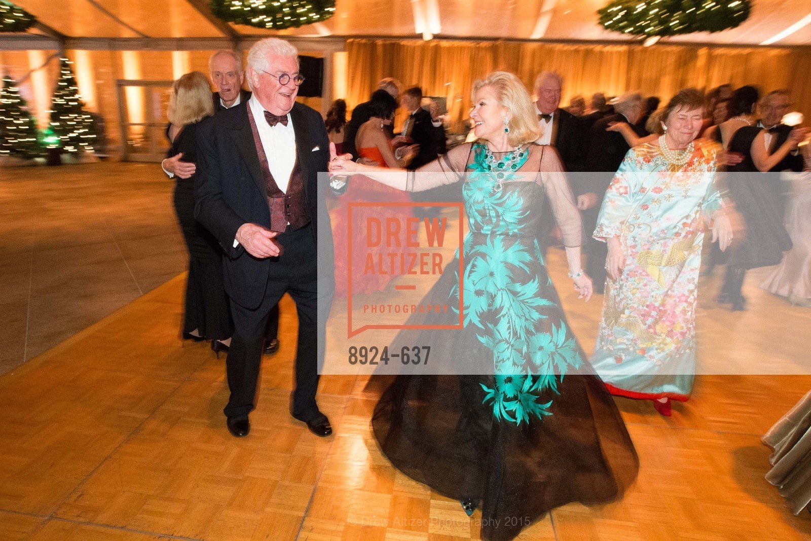 Bob Hill, Dede Wilsey, AN ELEGANT EVENING Presented by the Fine Arts Museums of San Francisco, Legion of Honor, Court of Honor. 100 34th Ave, December 8th, 2015,Drew Altizer, Drew Altizer Photography, full-service agency, private events, San Francisco photographer, photographer california