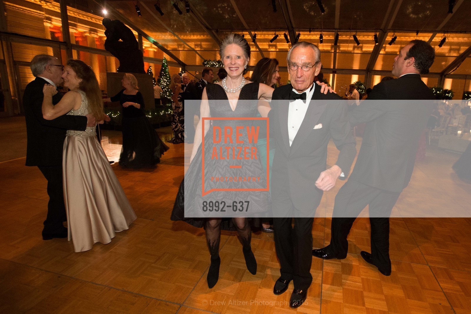 Meriwether McGettigan, Harry Hunt, AN ELEGANT EVENING Presented by the Fine Arts Museums of San Francisco, Legion of Honor, Court of Honor. 100 34th Ave, December 8th, 2015, Photo #8992-637 Meriwether McGettigan, Harry Hunt, Photo #8992-637