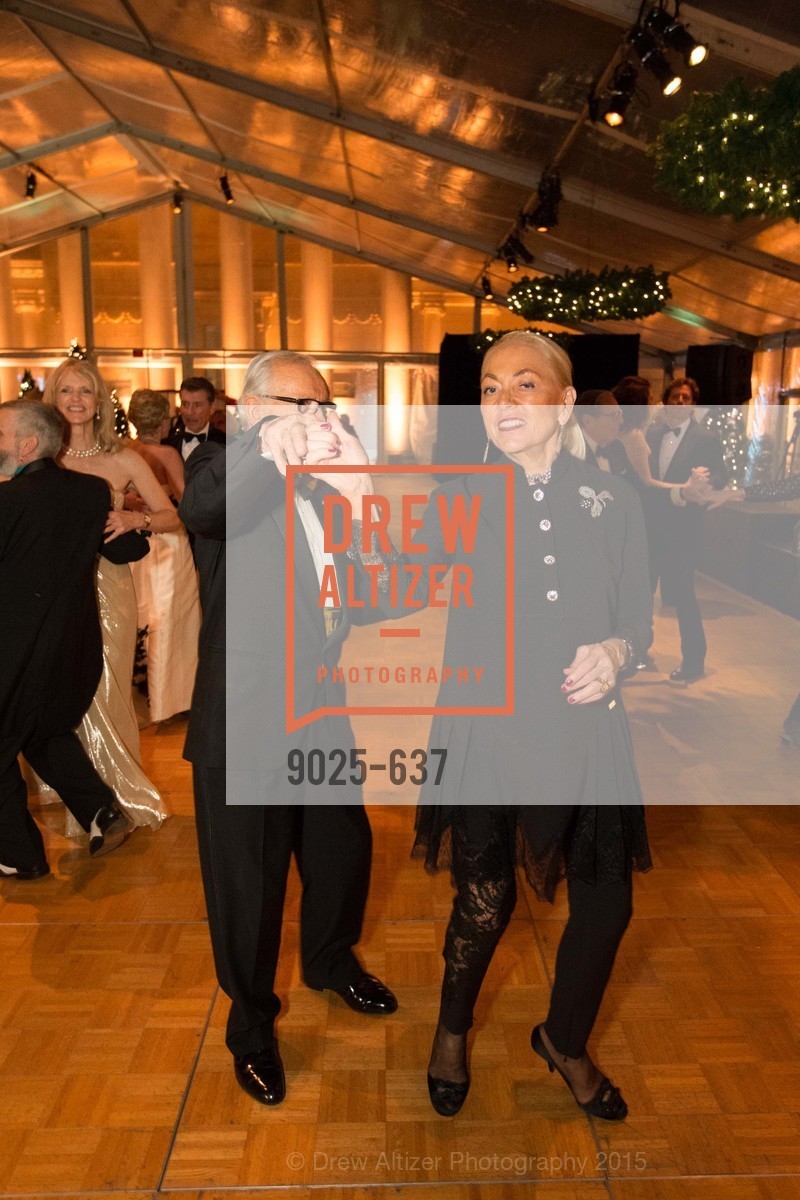 Dante Bini, Adria Bini, AN ELEGANT EVENING Presented by the Fine Arts Museums of San Francisco, Legion of Honor, Court of Honor. 100 34th Ave, December 8th, 2015,Drew Altizer, Drew Altizer Photography, full-service agency, private events, San Francisco photographer, photographer california