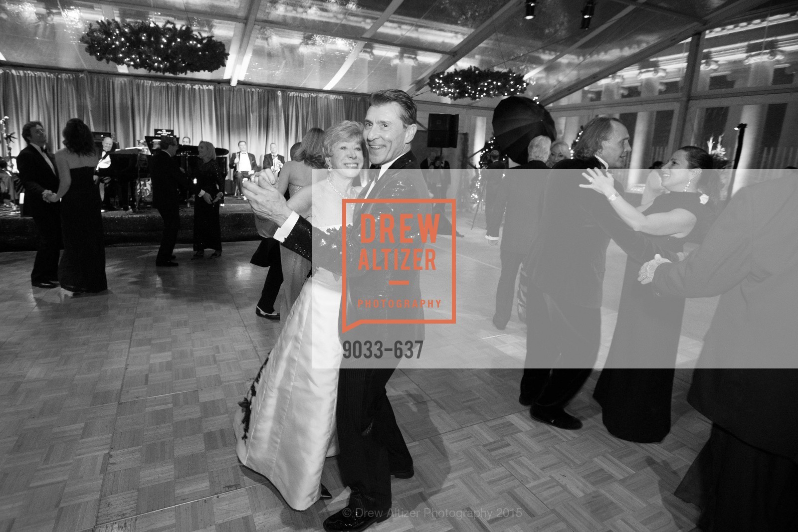 Maria Pitcairn, Robert Beadle, AN ELEGANT EVENING Presented by the Fine Arts Museums of San Francisco, Legion of Honor, Court of Honor. 100 34th Ave, December 8th, 2015,Drew Altizer, Drew Altizer Photography, full-service event agency, private events, San Francisco photographer, photographer California