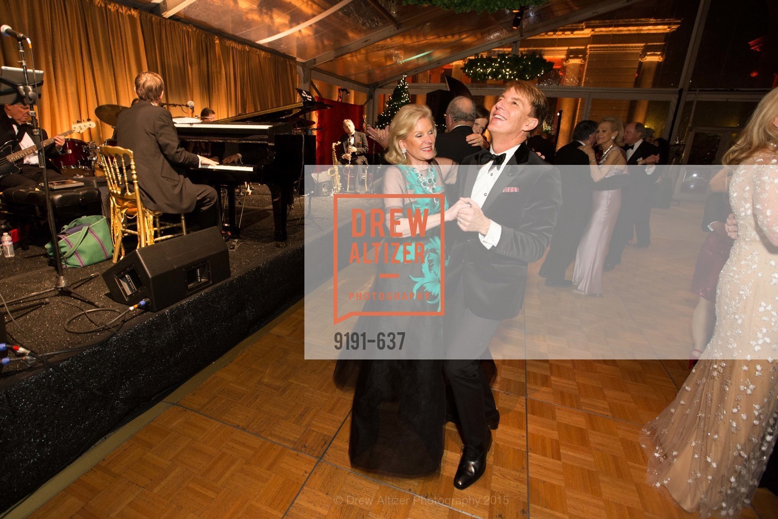 Dede Wilsey, Jack Calhoun, AN ELEGANT EVENING Presented by the Fine Arts Museums of San Francisco, Legion of Honor, Court of Honor. 100 34th Ave, December 8th, 2015,Drew Altizer, Drew Altizer Photography, full-service agency, private events, San Francisco photographer, photographer california