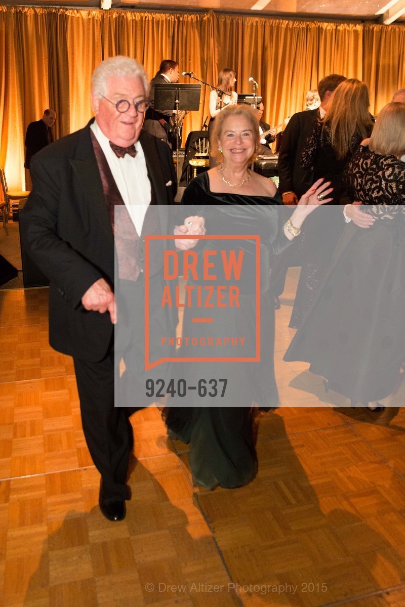 Bob Hill, Connie Hooker, AN ELEGANT EVENING Presented by the Fine Arts Museums of San Francisco, Legion of Honor, Court of Honor. 100 34th Ave, December 8th, 2015,Drew Altizer, Drew Altizer Photography, full-service agency, private events, San Francisco photographer, photographer california