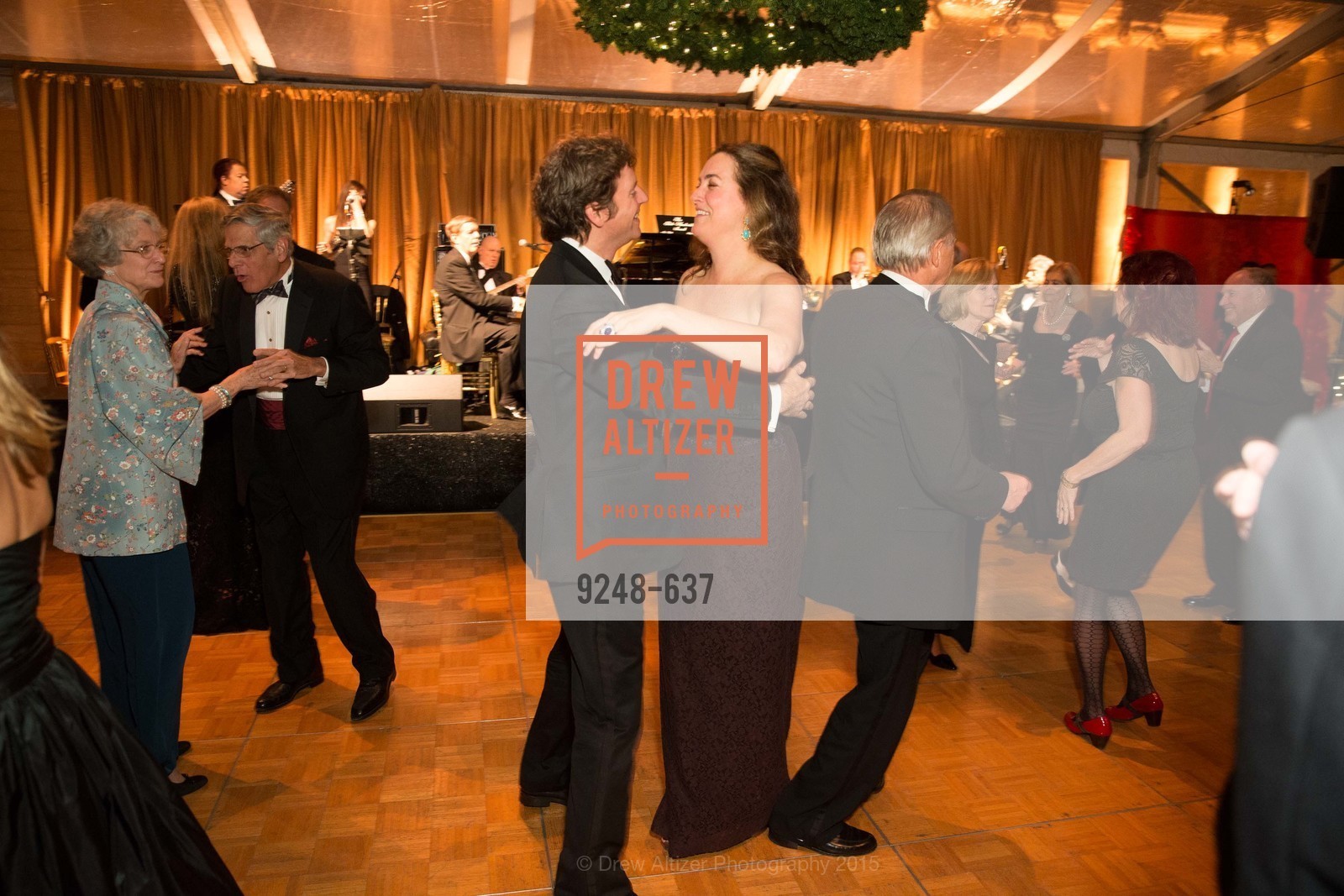 Trevor Traina, Alexis Traina, AN ELEGANT EVENING Presented by the Fine Arts Museums of San Francisco, Legion of Honor, Court of Honor. 100 34th Ave, December 8th, 2015,Drew Altizer, Drew Altizer Photography, full-service agency, private events, San Francisco photographer, photographer california
