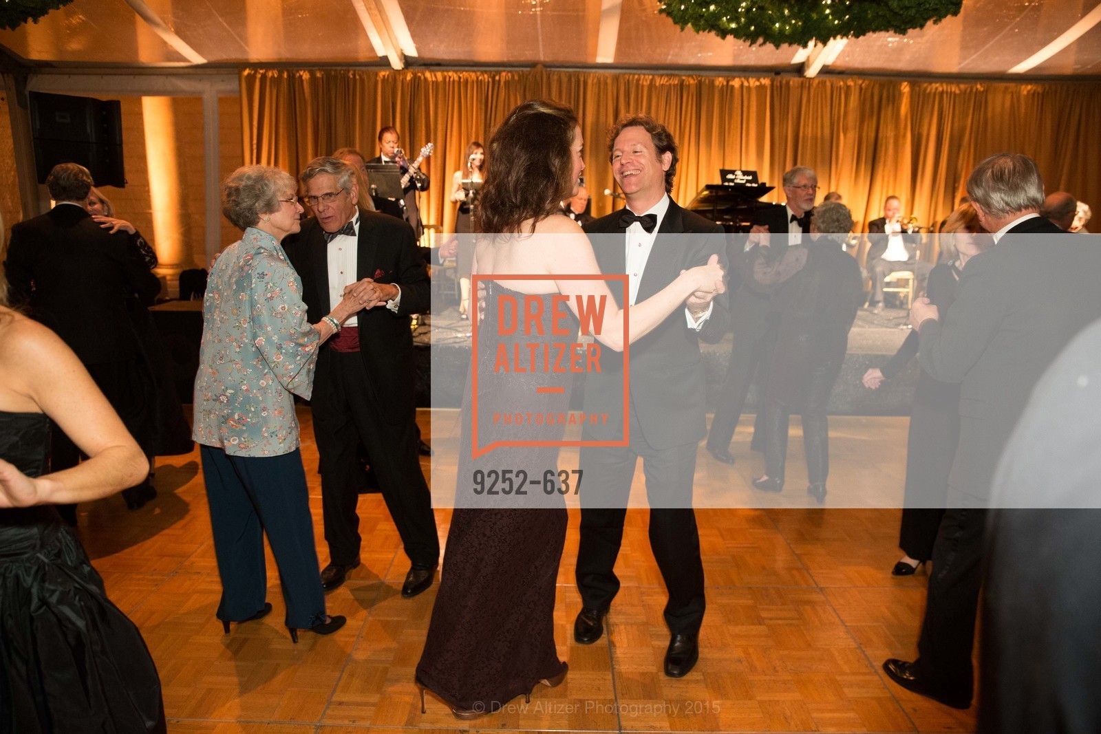 Trevor Traina, Alexis Traina, AN ELEGANT EVENING Presented by the Fine Arts Museums of San Francisco, Legion of Honor, Court of Honor. 100 34th Ave, December 8th, 2015,Drew Altizer, Drew Altizer Photography, full-service agency, private events, San Francisco photographer, photographer california