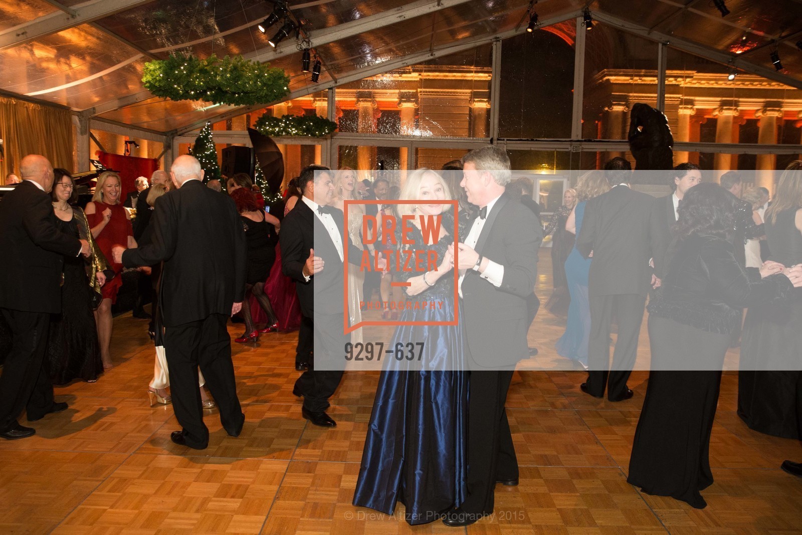 Gretchen Kinmall, AN ELEGANT EVENING Presented by the Fine Arts Museums of San Francisco, Legion of Honor, Court of Honor. 100 34th Ave, December 8th, 2015,Drew Altizer, Drew Altizer Photography, full-service agency, private events, San Francisco photographer, photographer california