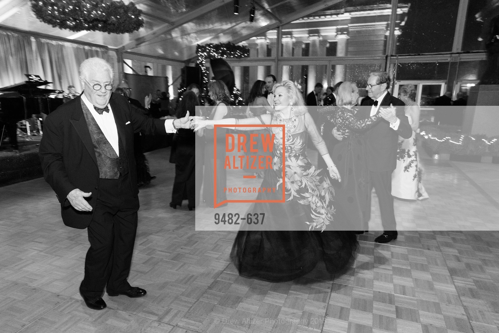 Bob Hill, Dede Wilsey, AN ELEGANT EVENING Presented by the Fine Arts Museums of San Francisco, Legion of Honor, Court of Honor. 100 34th Ave, December 8th, 2015,Drew Altizer, Drew Altizer Photography, full-service event agency, private events, San Francisco photographer, photographer California
