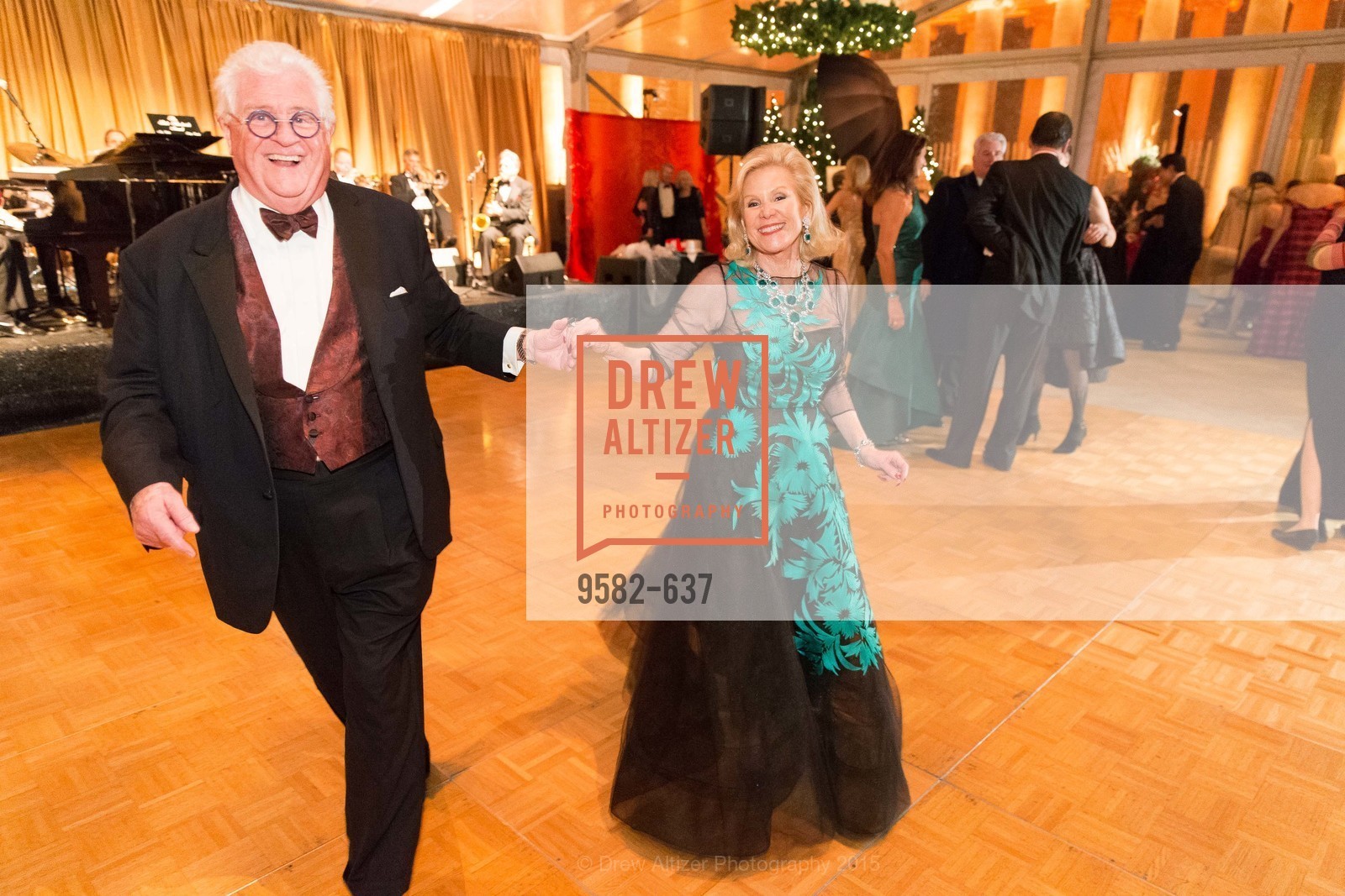 Dede Wilsey, Bob Hill, AN ELEGANT EVENING Presented by the Fine Arts Museums of San Francisco, Legion of Honor, Court of Honor. 100 34th Ave, December 8th, 2015,Drew Altizer, Drew Altizer Photography, full-service agency, private events, San Francisco photographer, photographer california