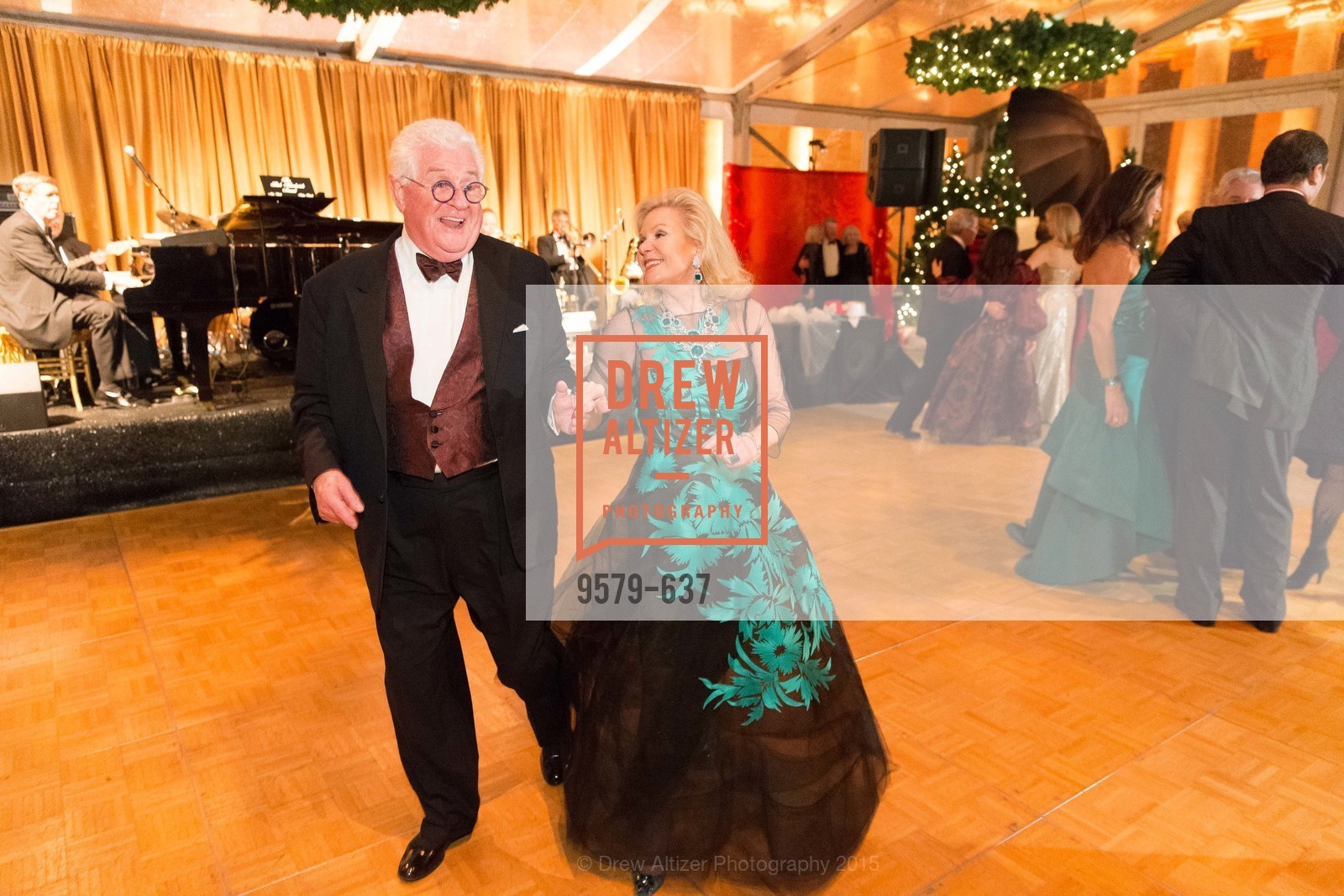 Dede Wilsey, Bob Hill, AN ELEGANT EVENING Presented by the Fine Arts Museums of San Francisco, Legion of Honor, Court of Honor. 100 34th Ave, December 8th, 2015,Drew Altizer, Drew Altizer Photography, full-service agency, private events, San Francisco photographer, photographer california