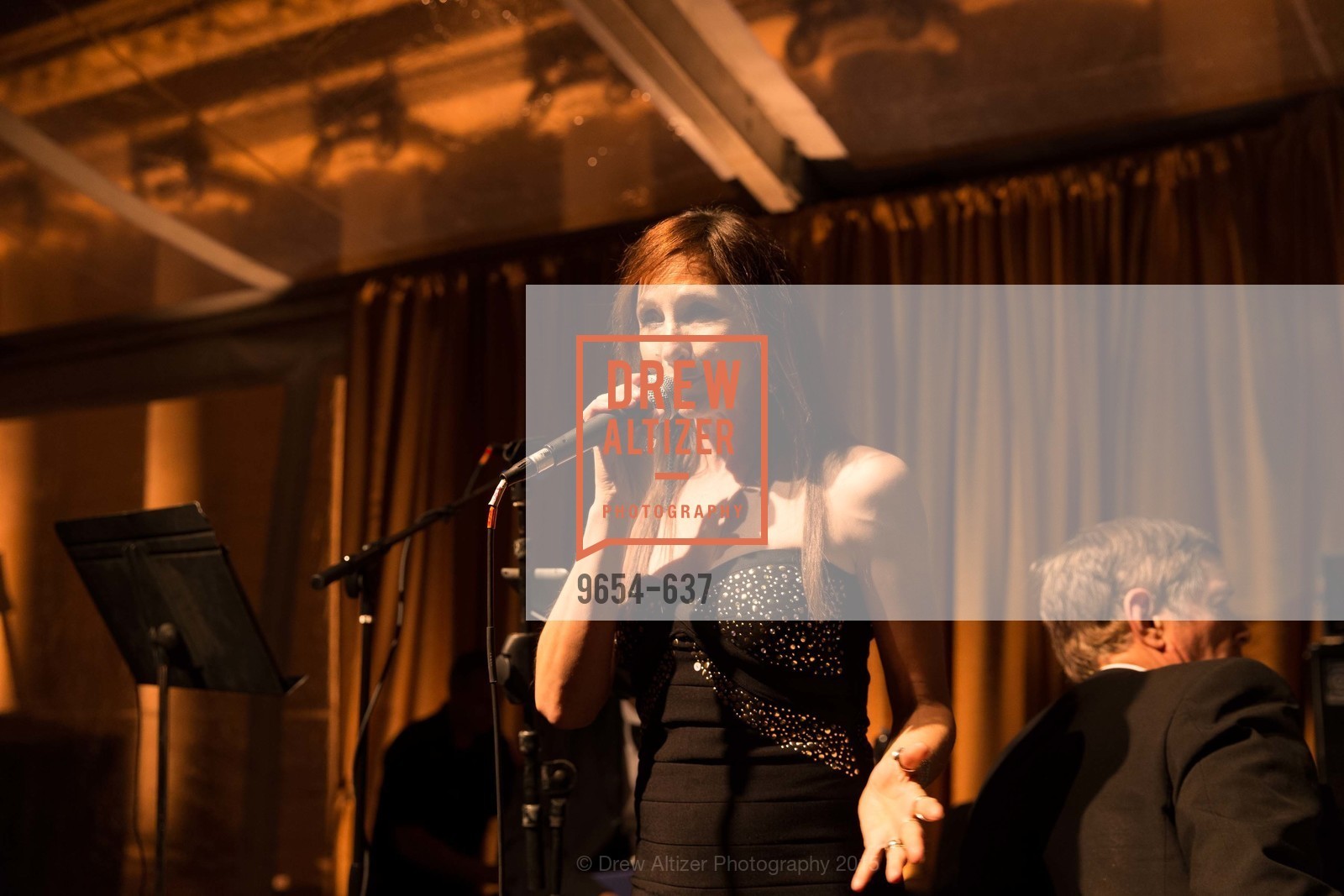Performance, AN ELEGANT EVENING Presented by the Fine Arts Museums of San Francisco, Legion of Honor, Court of Honor. 100 34th Ave, December 8th, 2015,Drew Altizer, Drew Altizer Photography, full-service event agency, private events, San Francisco photographer, photographer California