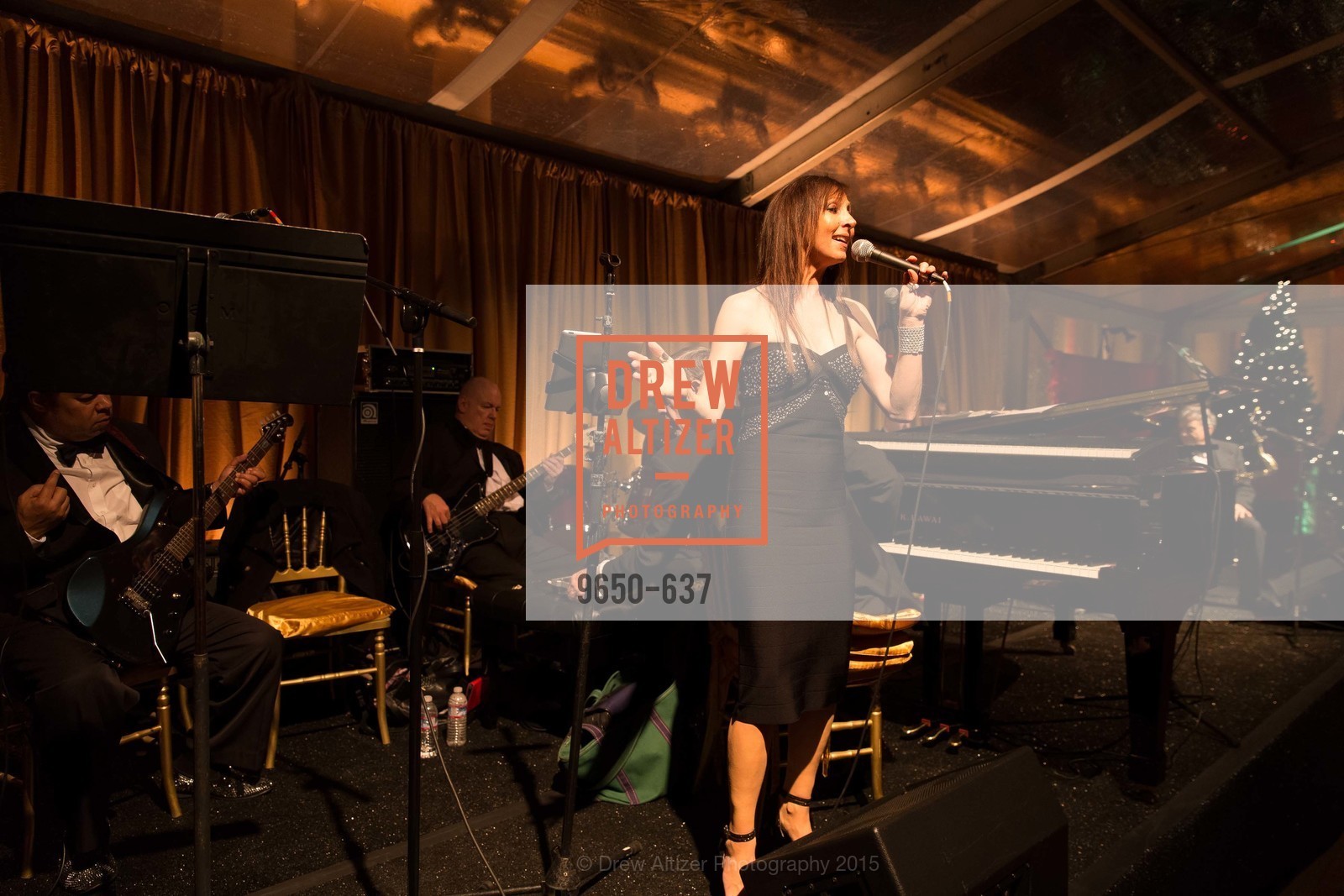 Performance, AN ELEGANT EVENING Presented by the Fine Arts Museums of San Francisco, Legion of Honor, Court of Honor. 100 34th Ave, December 8th, 2015,Drew Altizer, Drew Altizer Photography, full-service agency, private events, San Francisco photographer, photographer california