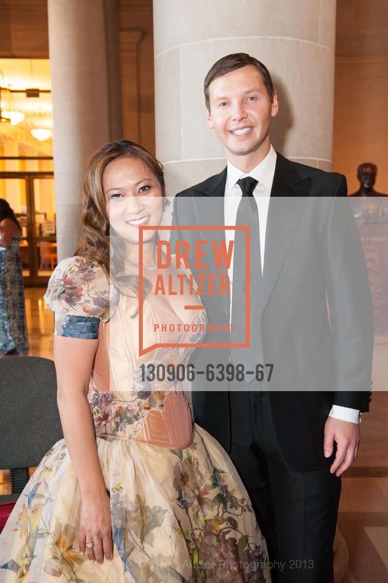 Elizabeth Fullerton, Ivan Bekichev, SF OPERA 2013 Gala: The Garden of Good & Evil - Arrivals, US, September 6th, 2013, Photo #130906-6398-67 Elizabeth Fullerton, Ivan Bekichev, Photo #130906-6398-67