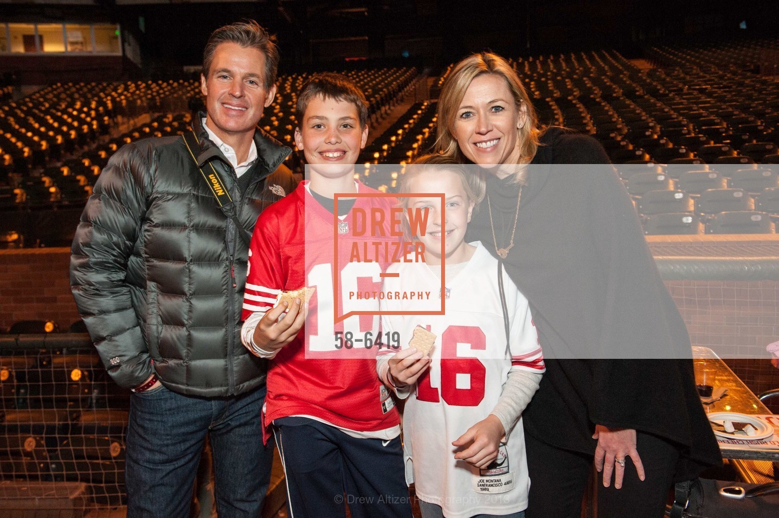 Mike Schott, Joey Schott, Caroline Schott, Leslie Schott, Holiday Heroes 2013, US, December 9th, 2013, Photo #58-6419 Mike Schott, Joey Schott, Caroline Schott, Leslie Schott, Photo #58-6419