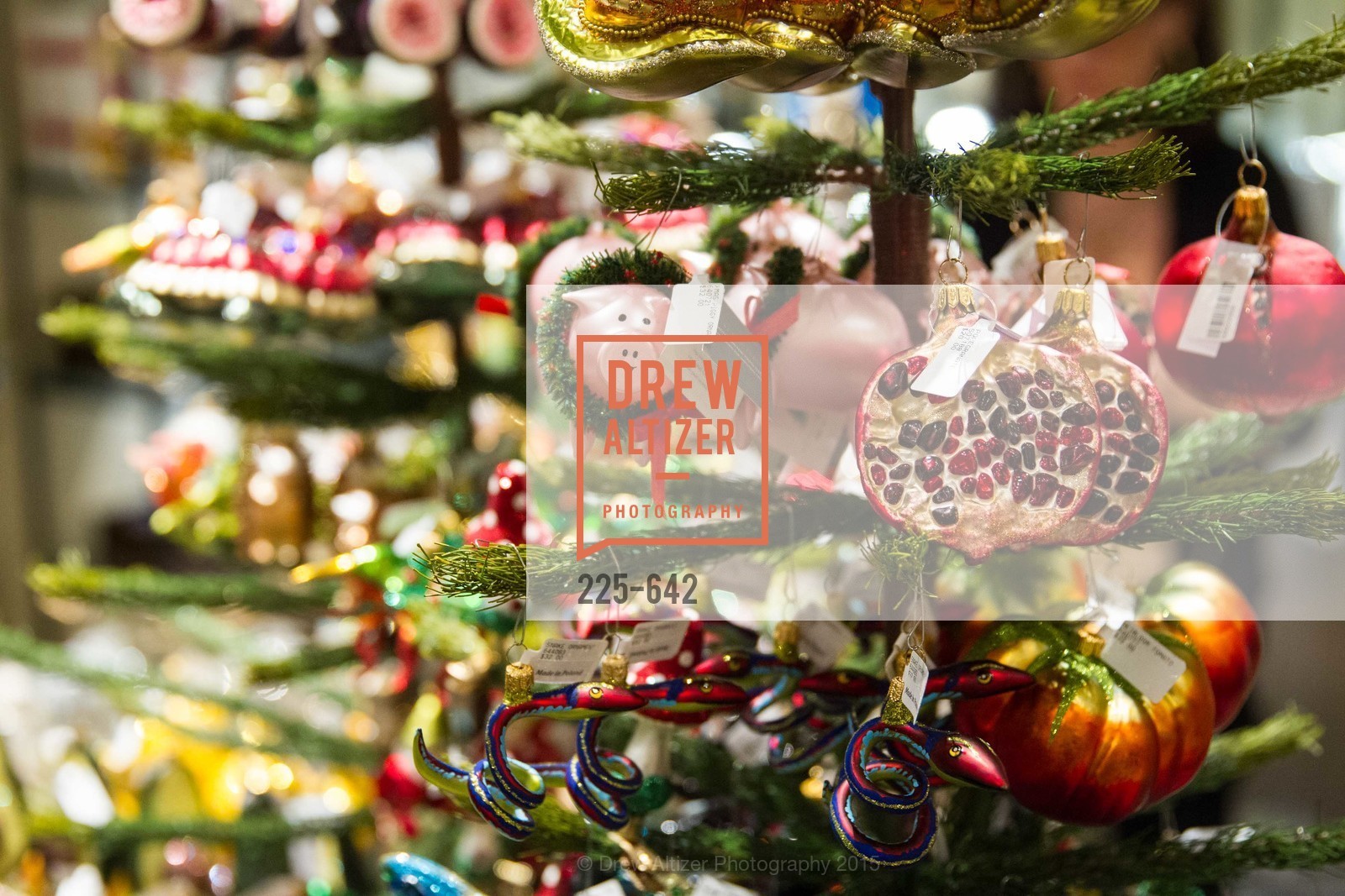 Atmosphere, Private Holiday Shopping Night presented by Gump's and Domino magazine, Gump's. 135 Post Street, December 10th, 2015,Drew Altizer, Drew Altizer Photography, full-service agency, private events, San Francisco photographer, photographer california