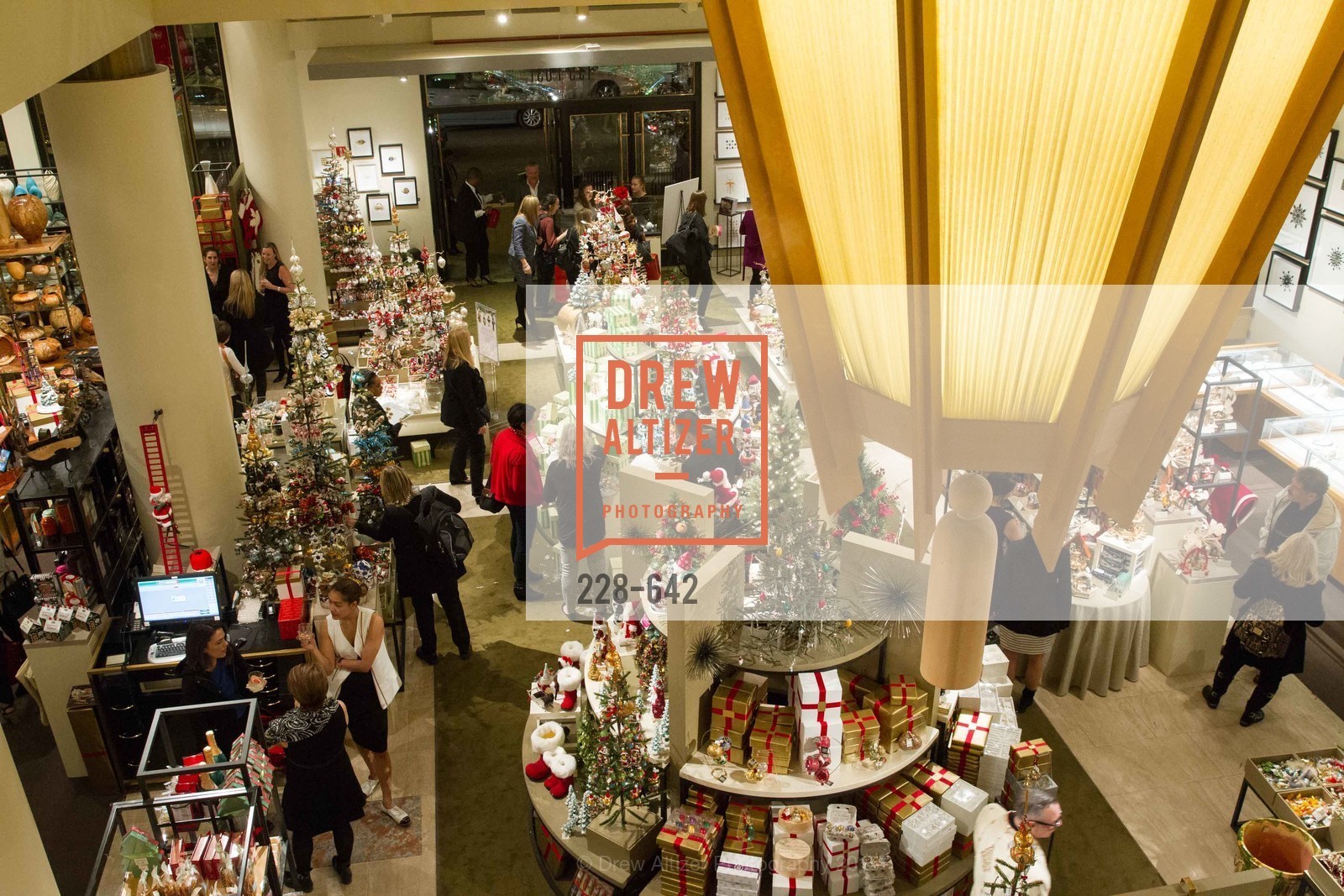 Atmosphere, Private Holiday Shopping Night presented by Gump's and Domino magazine, Gump's. 135 Post Street, December 10th, 2015,Drew Altizer, Drew Altizer Photography, full-service agency, private events, San Francisco photographer, photographer california