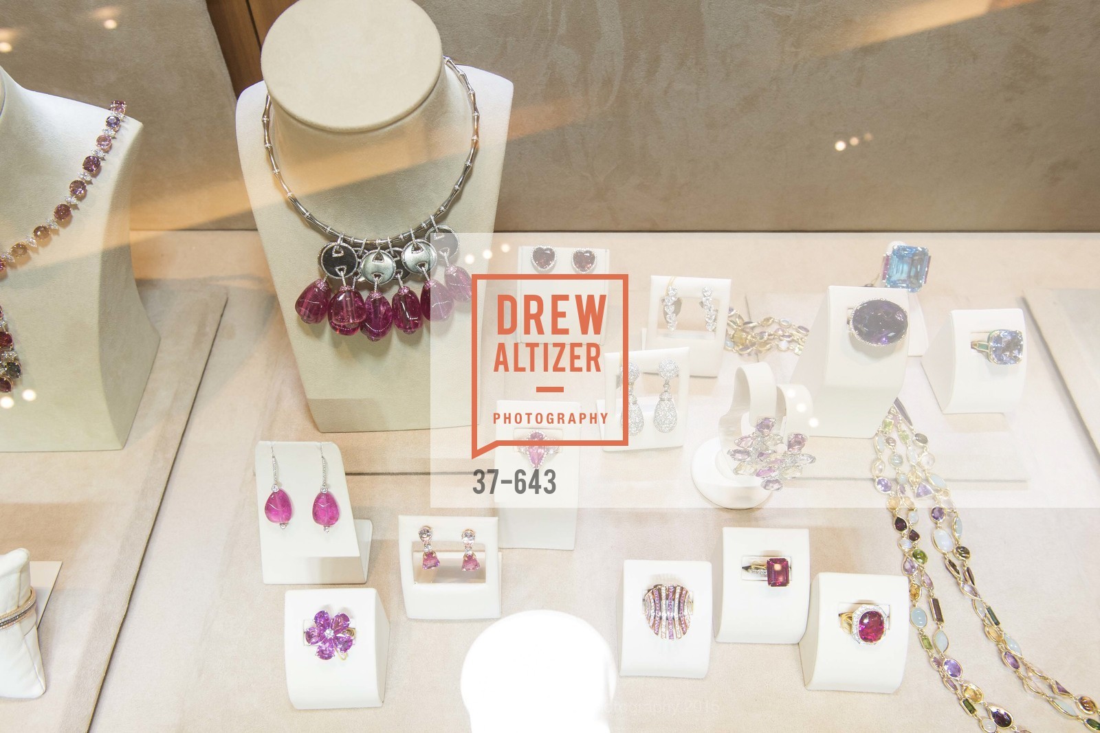 Atmosphere, Shreve & Co & Holiday Event, Shreve & Co. 329 Stanford Shopping Center, December 10th, 2015,Drew Altizer, Drew Altizer Photography, full-service agency, private events, San Francisco photographer, photographer california