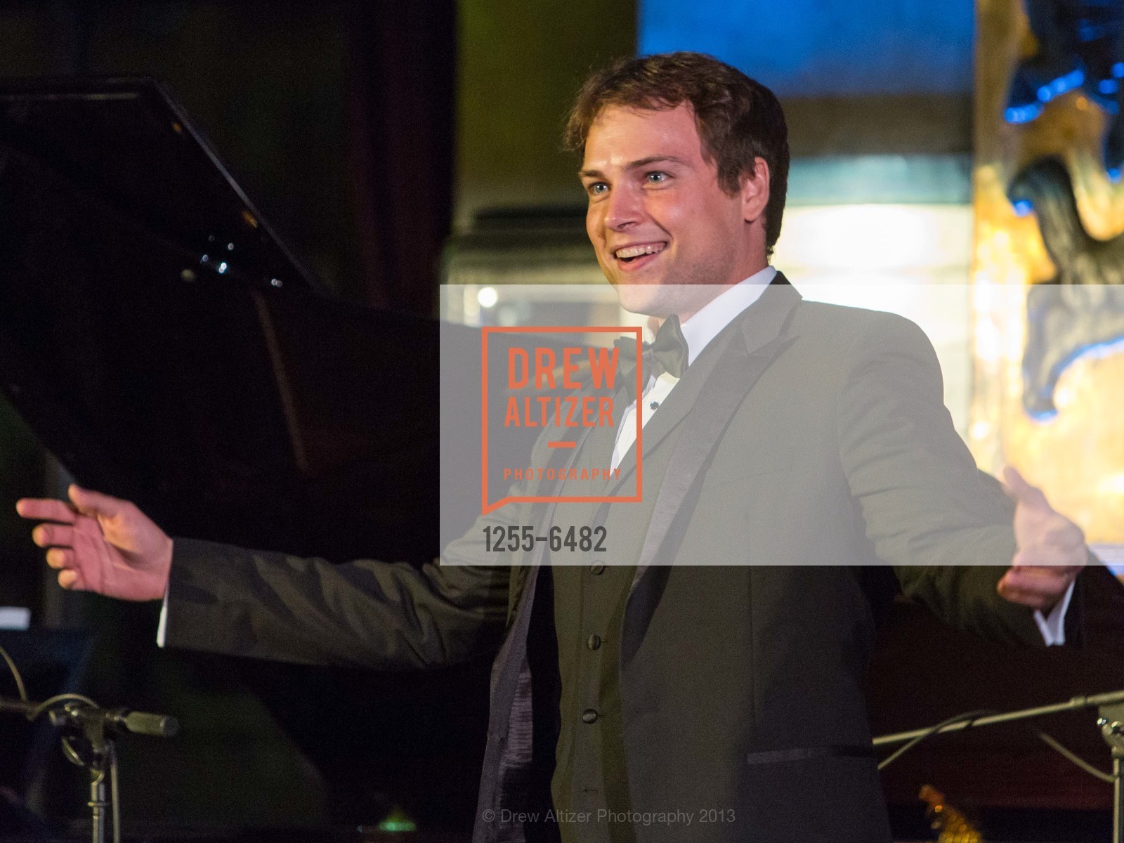 Alek Shrader, SF PERFORMANCES 34th Season Gala, US, October 18th, 2013, Photo #1255-6482 Alek Shrader, Photo #1255-6482