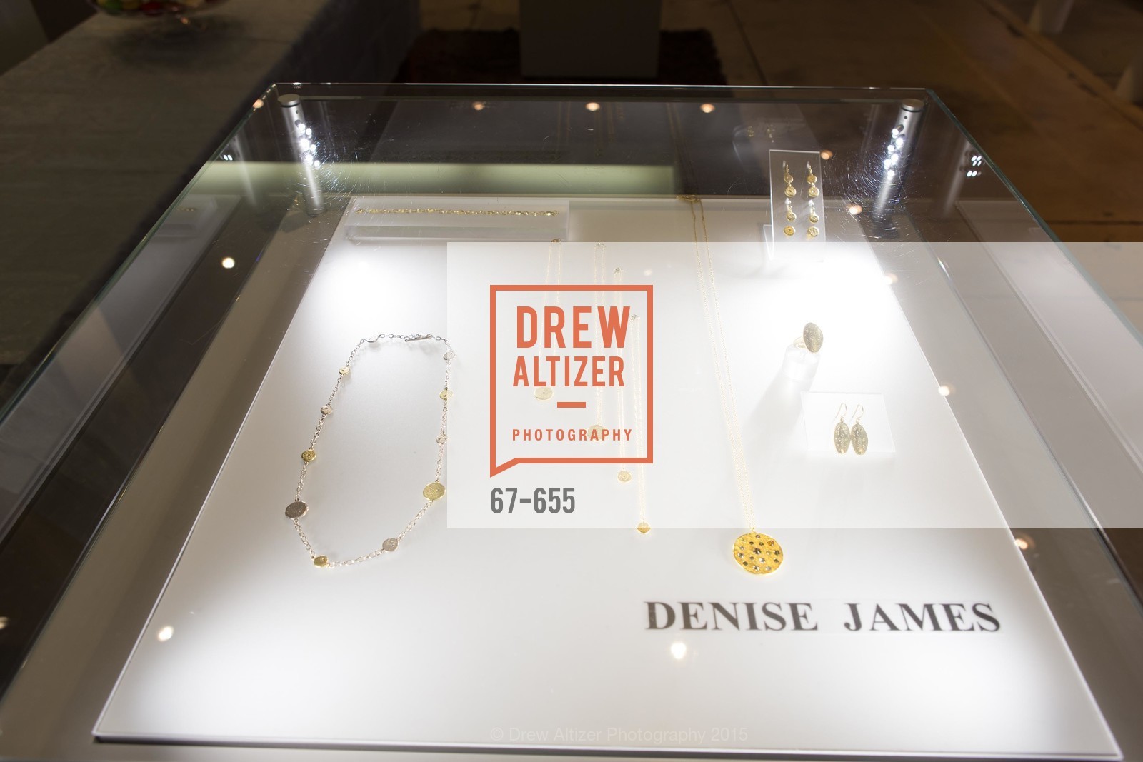 Atmosphere, Silver Belles Soirée at Stuart Moore, Stuart Moore Gallery of Designer Jewelry. 1898 Union Street, December 17th, 2015,Drew Altizer, Drew Altizer Photography, full-service agency, private events, San Francisco photographer, photographer california