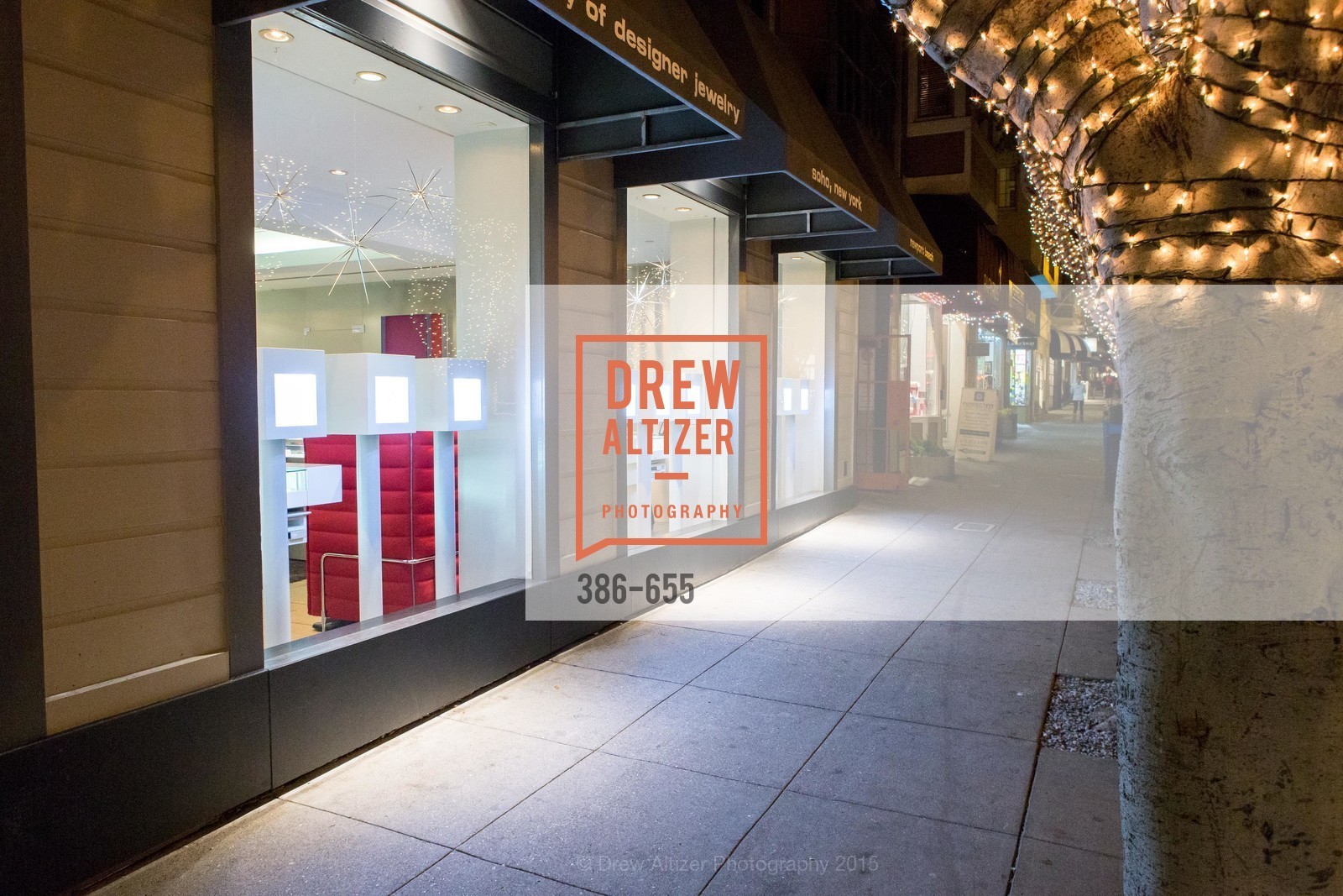 Atmosphere, Silver Belles Soirée at Stuart Moore, Stuart Moore Gallery of Designer Jewelry. 1898 Union Street, December 17th, 2015,Drew Altizer, Drew Altizer Photography, full-service agency, private events, San Francisco photographer, photographer california