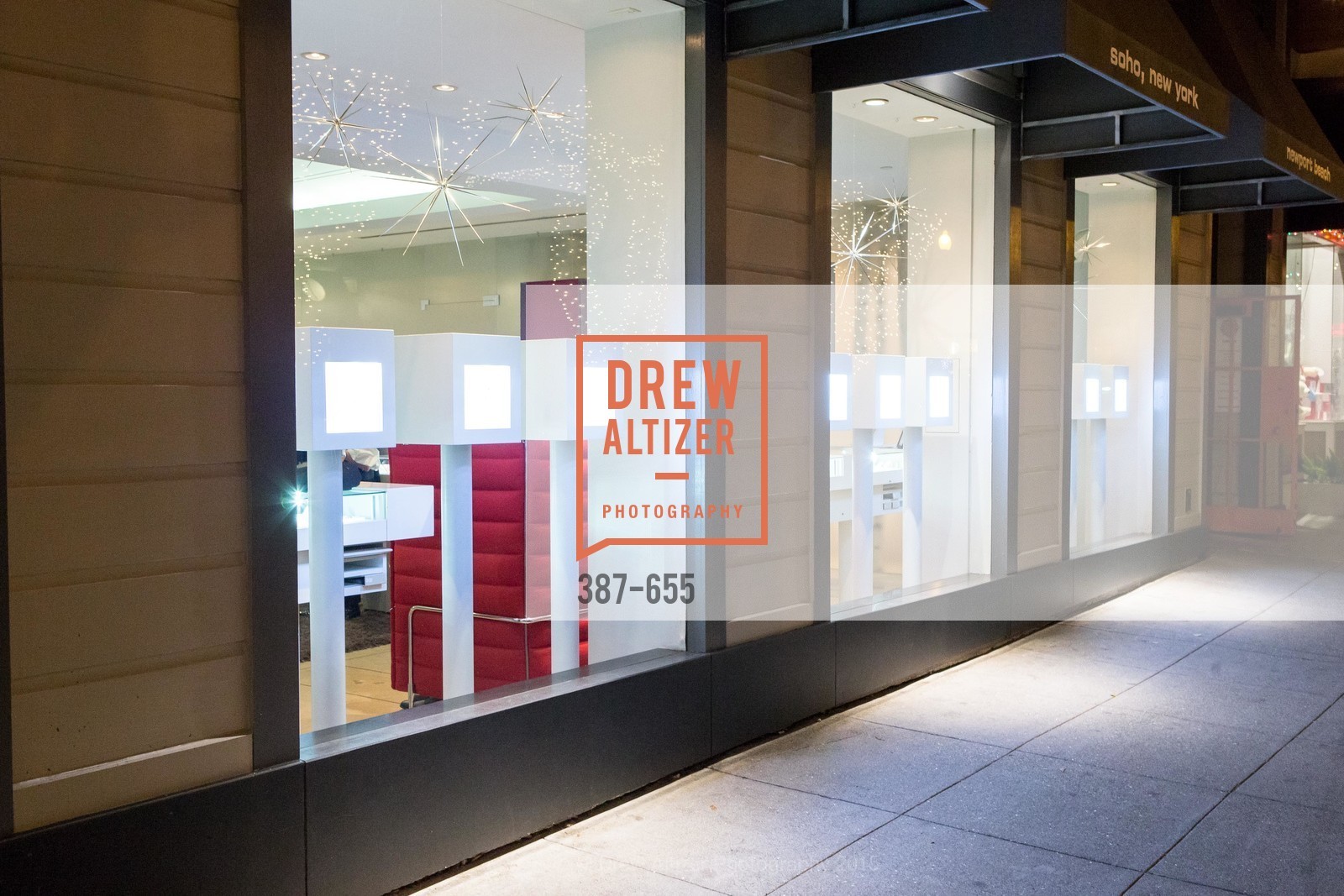 Atmosphere, Silver Belles Soirée at Stuart Moore, Stuart Moore Gallery of Designer Jewelry. 1898 Union Street, December 17th, 2015,Drew Altizer, Drew Altizer Photography, full-service agency, private events, San Francisco photographer, photographer california