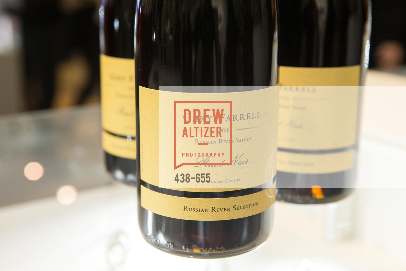 Atmosphere, Silver Belles Soirée at Stuart Moore, Stuart Moore Gallery of Designer Jewelry. 1898 Union Street, December 17th, 2015,Drew Altizer, Drew Altizer Photography, full-service agency, private events, San Francisco photographer, photographer california