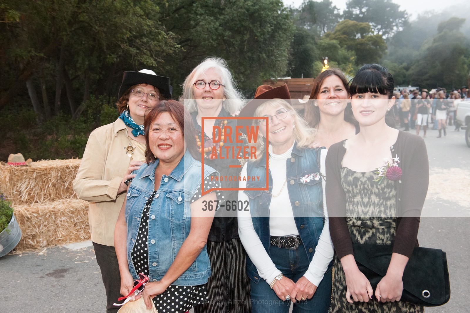 Linda Tapiro, May Wong, Fran Martin, Julia Brashares, Party for the Parks 2013, US, September 7th, 2013, Photo #367-6602 Linda Tapiro, May Wong, Fran Martin, Julia Brashares, Photo #367-6602