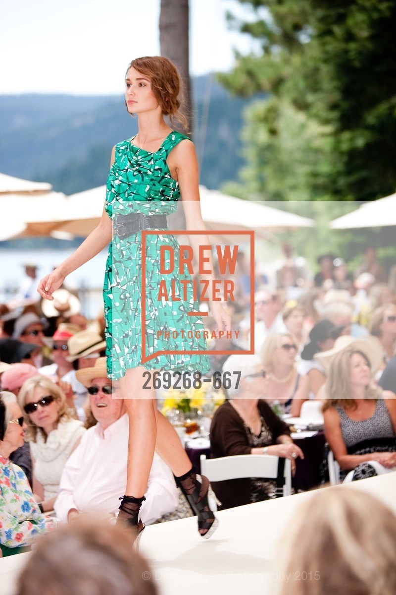 Runway at League to Save Lake Tahoe Presents Oscar de la Renta 2009