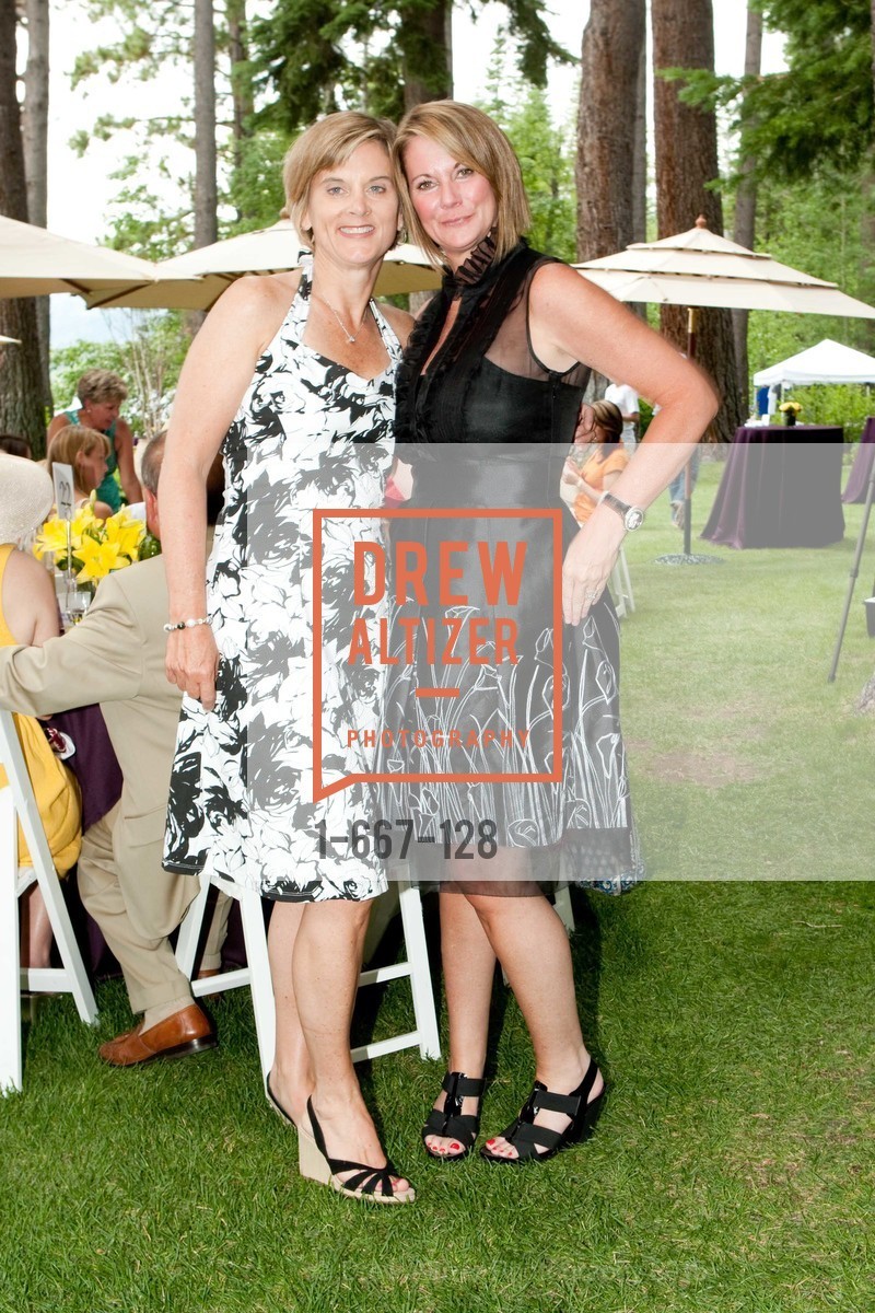 Leslie Wittmann, Ann Sims, League to Save Lake Tahoe Presents Oscar de la Renta 2009 Fashion Show, Incline Village, December 21st, 2015, Photo #1-667-128 Leslie Wittmann, Ann Sims, Photo #1-667-128