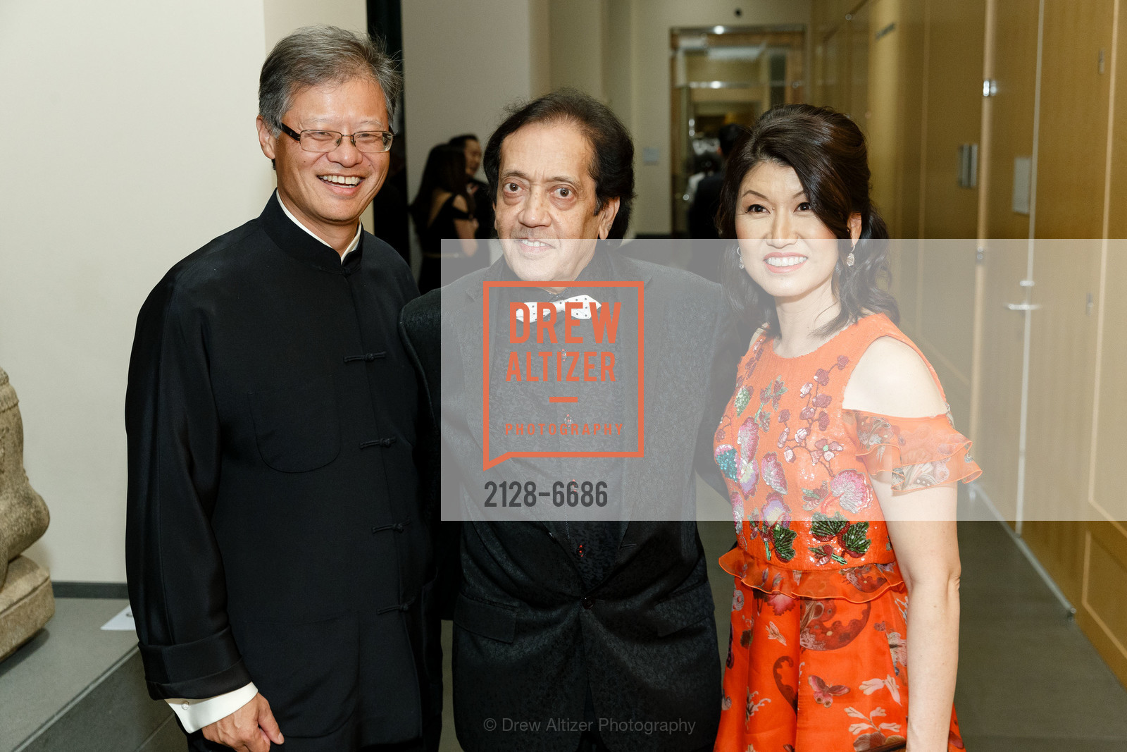 Jerry Yang, Kumar Malavalli, Akiko Yamazaki, Asian Art Museum Gala 2018, Asian Art Museum. 200 Larkin St, Photo #2128-6686 Jerry Yang, Kumar Malavalli, Akiko Yamazaki, Photo #2128-6686