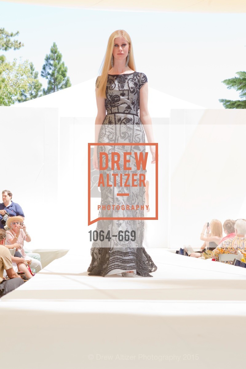 Runway at League to Save Lake Tahoe Presents Oscar de la Renta 2010