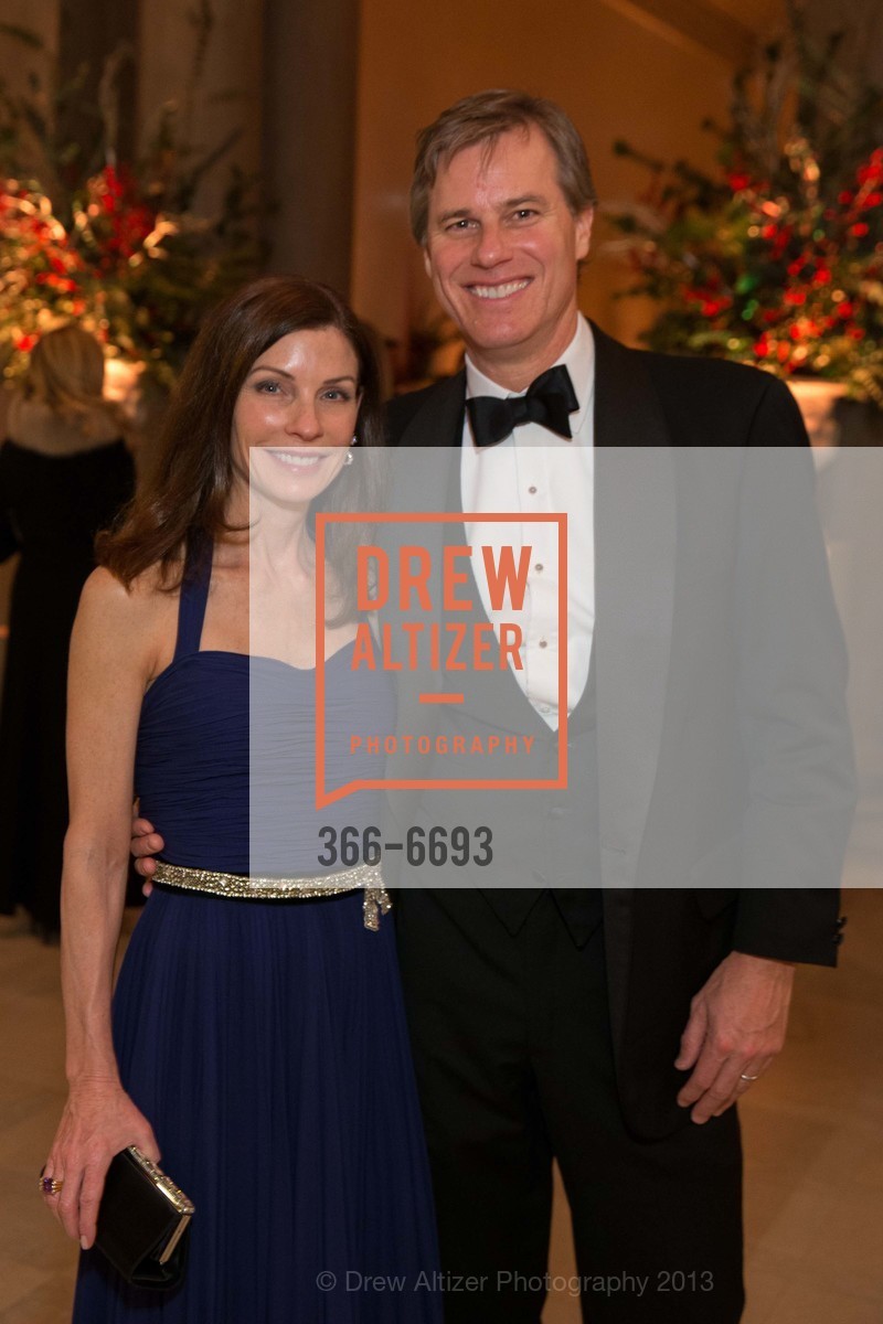 Lisa Zanze, Jim Zanze, An Elegant Dinner at the COURT OF HONOR, US, December 11th, 2013, Photo #366-6693 Lisa Zanze, Jim Zanze, Photo #366-6693