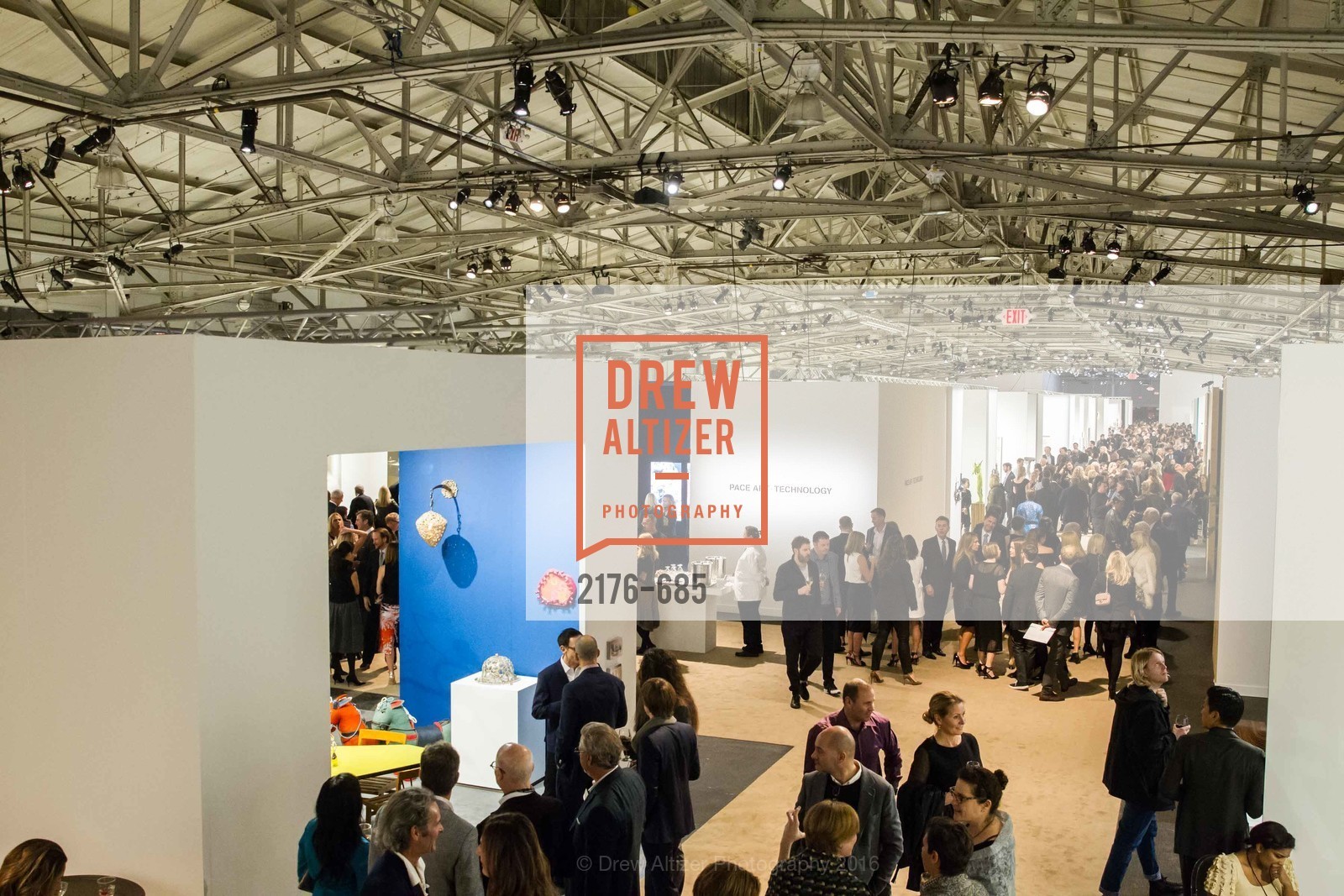Atmosphere, FOG Design+Art Preview Gala, Fort Mason Center Festival Pavilion, January 13th, 2016, Photo #2176-685 Atmosphere, Photo #2176-685
