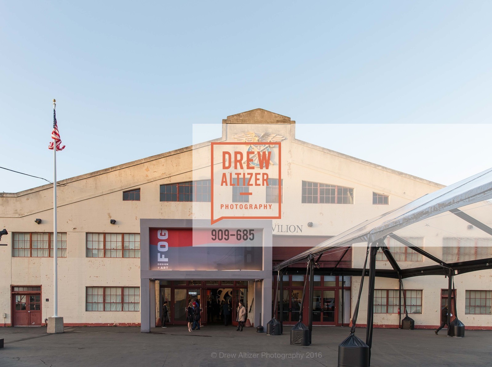 Atmosphere, FOG Design+Art Preview Gala, Fort Mason Center Festival Pavilion, January 13th, 2016, Photo #909-685 Atmosphere, Photo #909-685